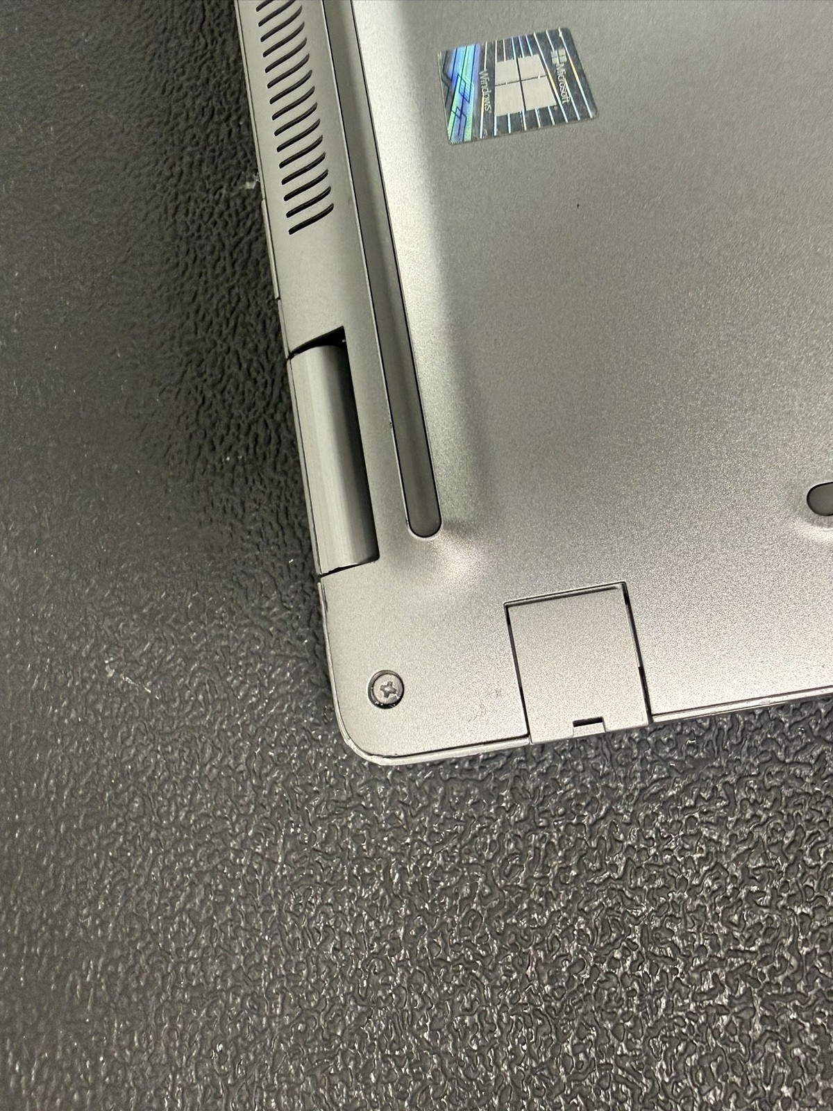 Dell Precision 3560 15.6″ i7-1185G7 3.0GHz 32GB NO SSD NVIDIA Quadro T500 – READ