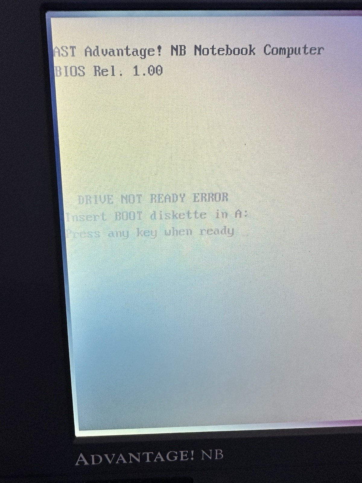 AST Advantage! NB 486SX/33 33MHz Mono LCD Screen Powers On Supply Parts Repair