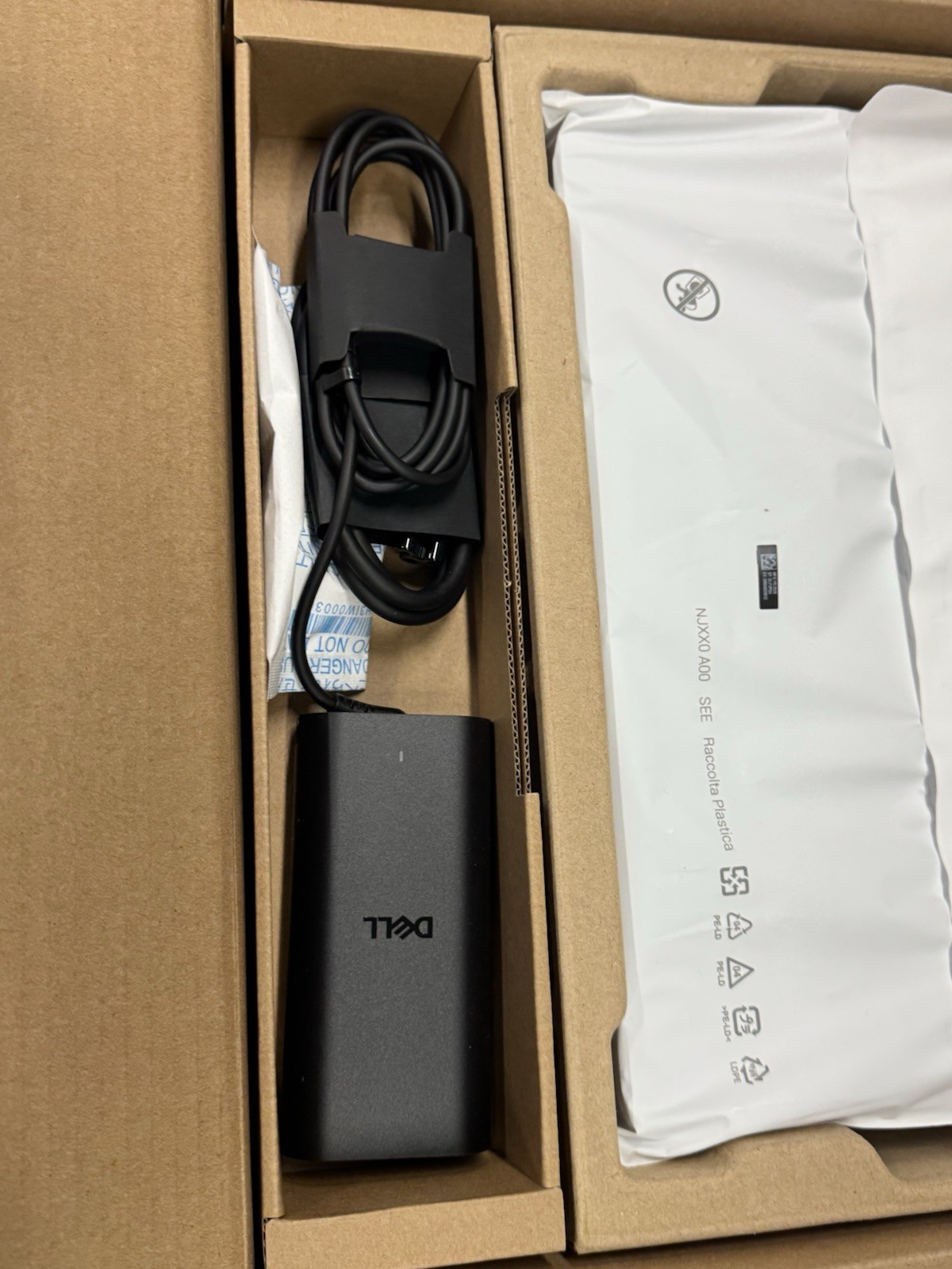 Dell Pro Premium PA14250, 16gb DDR5, 1Tb SSD , 3Years Dell Warranty.