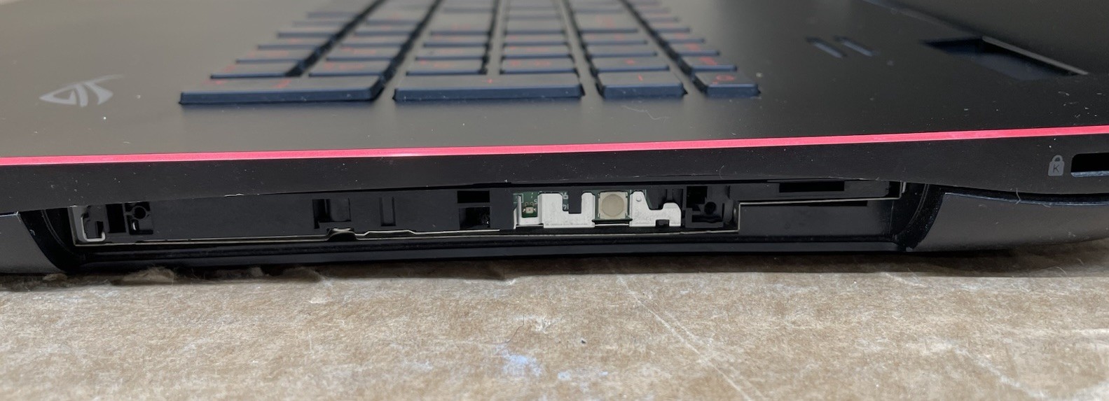 Asus ROG GL771J Laptop Intel Core i7, NO RAM, NO STORAGE, *FOR PARTS* READ