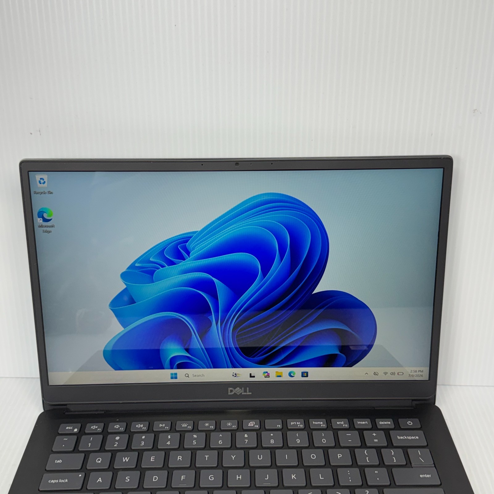 Dell Vostro 5391 i5-10210U 13.3″ Windows 11 Pro Laptop 128GB SSD 8GB *WEAR*