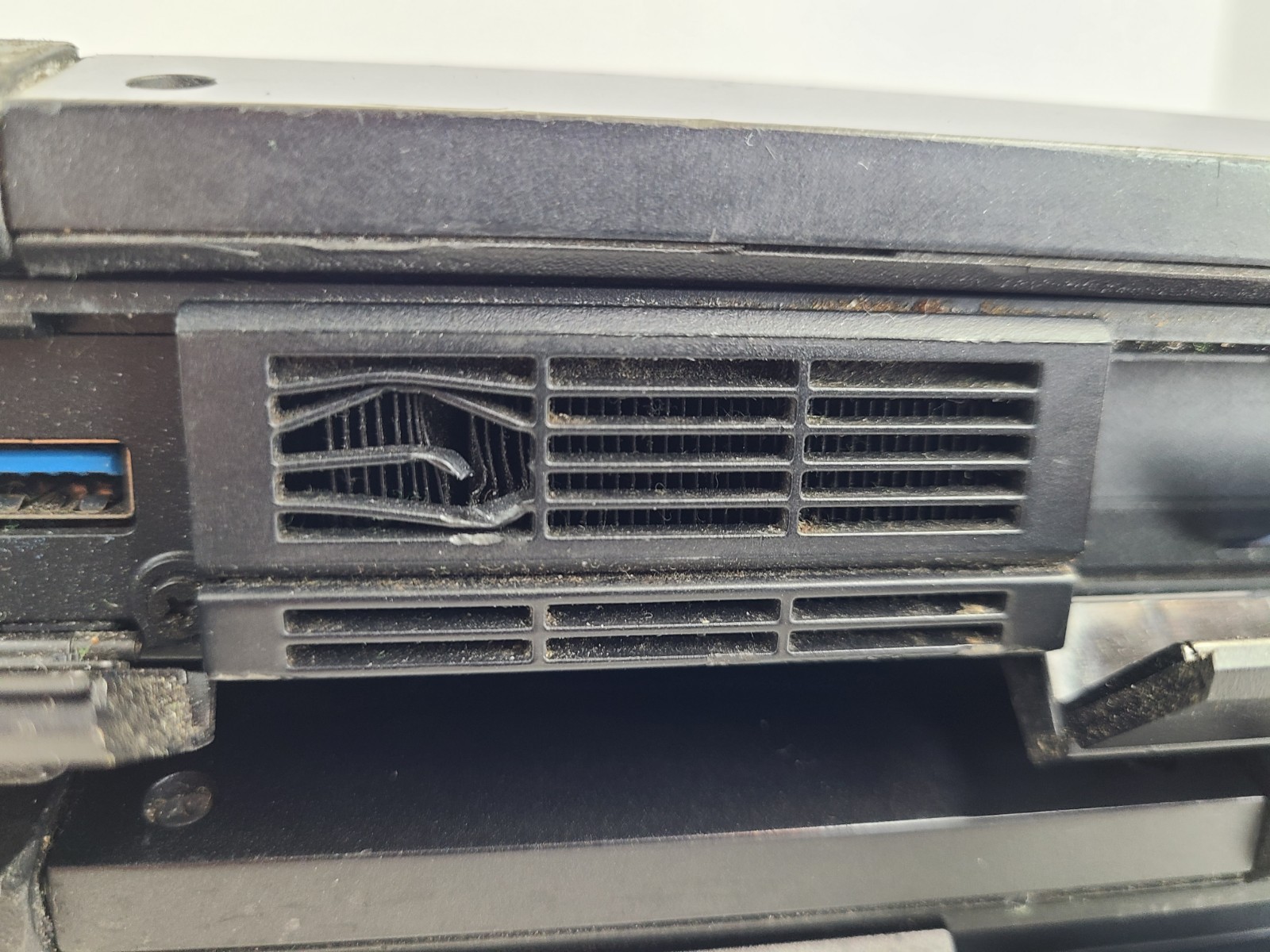 Lot Of 2 For Parts Dell Latitude 5414 Rugged 14″ i5-6300U 2.40GHz 8GB RAM No SSD