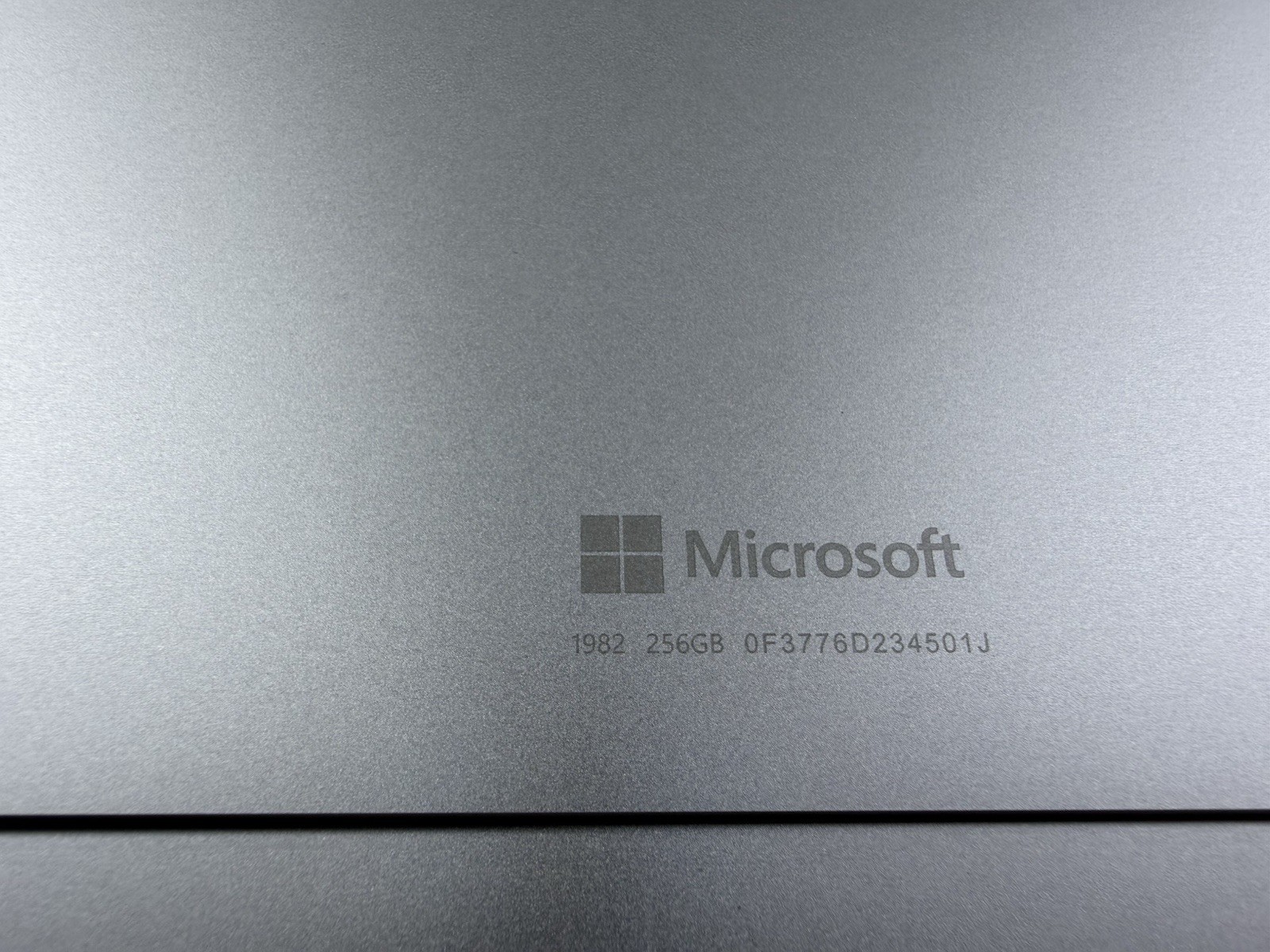 Microsoft Surface Pro 8 (1982) i5-1145G7 – 16GB RAM – 256GB 120Hz – Win 11 Pro