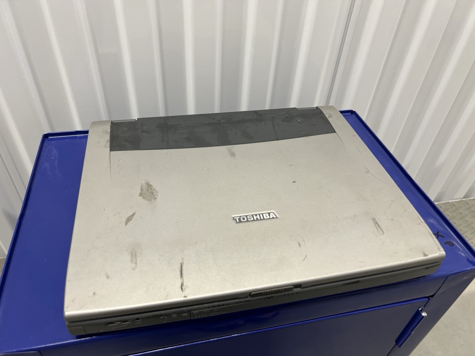 Toshiba Tecra 8100 14.1″ Pentium III Laptop – For Parts Untested