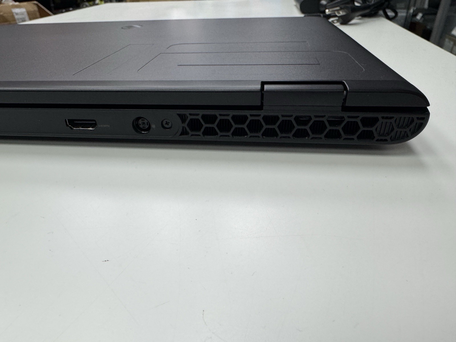 Dell Alienware M16 R2 QHD+ 240Hz 3.8 GHz Ultra 7 155H 16GB 1TB SSD RTX 4070 Good