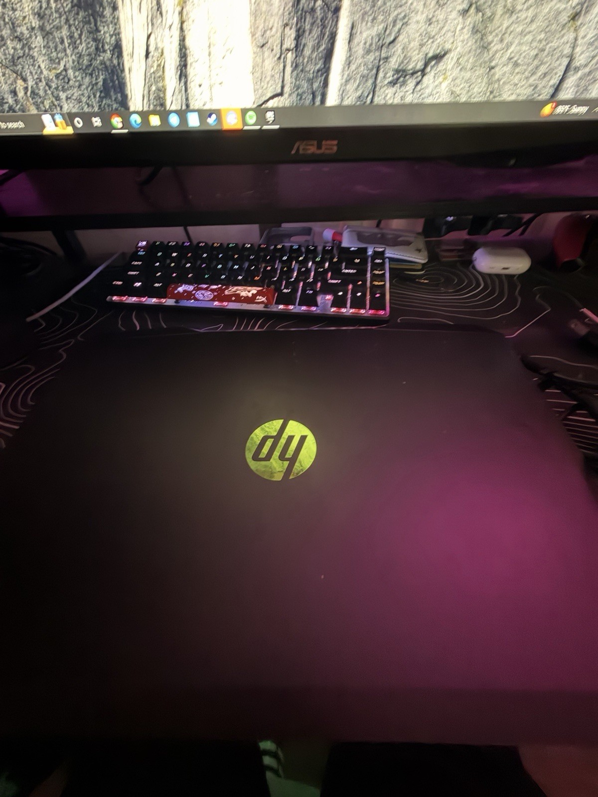 HP Pavilion Gaming 15.6″ i5 8GB 256GB SSD+1TB GTX 1650 Win10 Black (BrokeScreen)