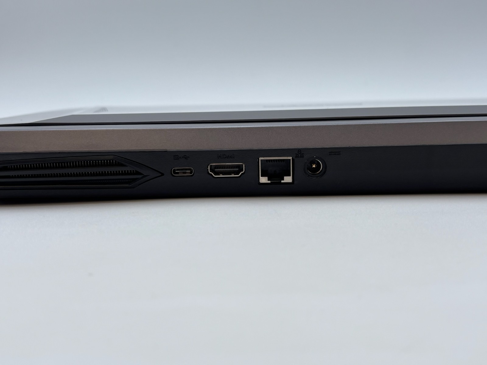 Sager Gaming Laptop NH58DD 15.6″ 512 GB SSD 48 GB RAM i7-10875H RTX 2060