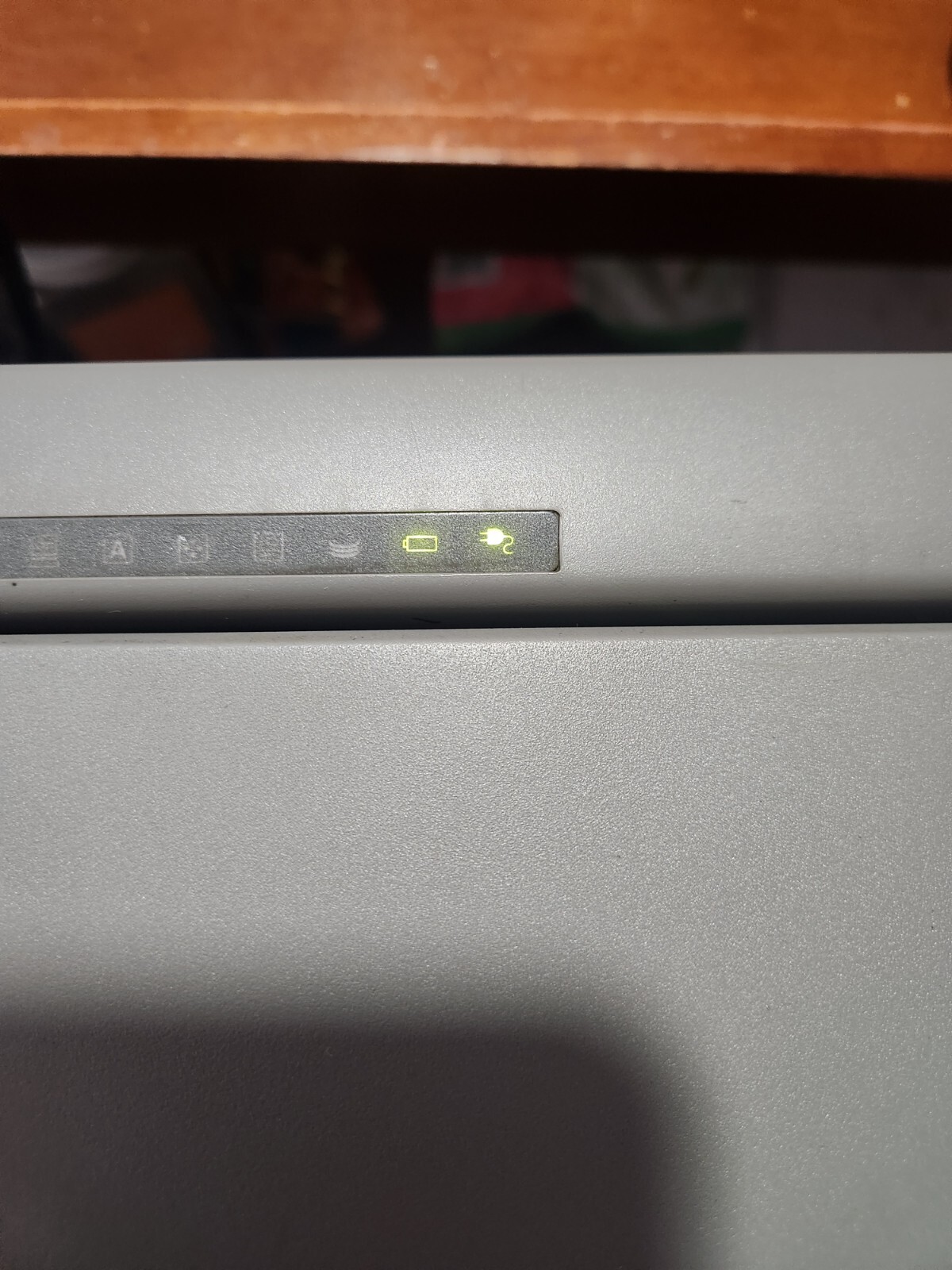 1995 Toshiba satellite loptop 100CS TURNS ON !!!