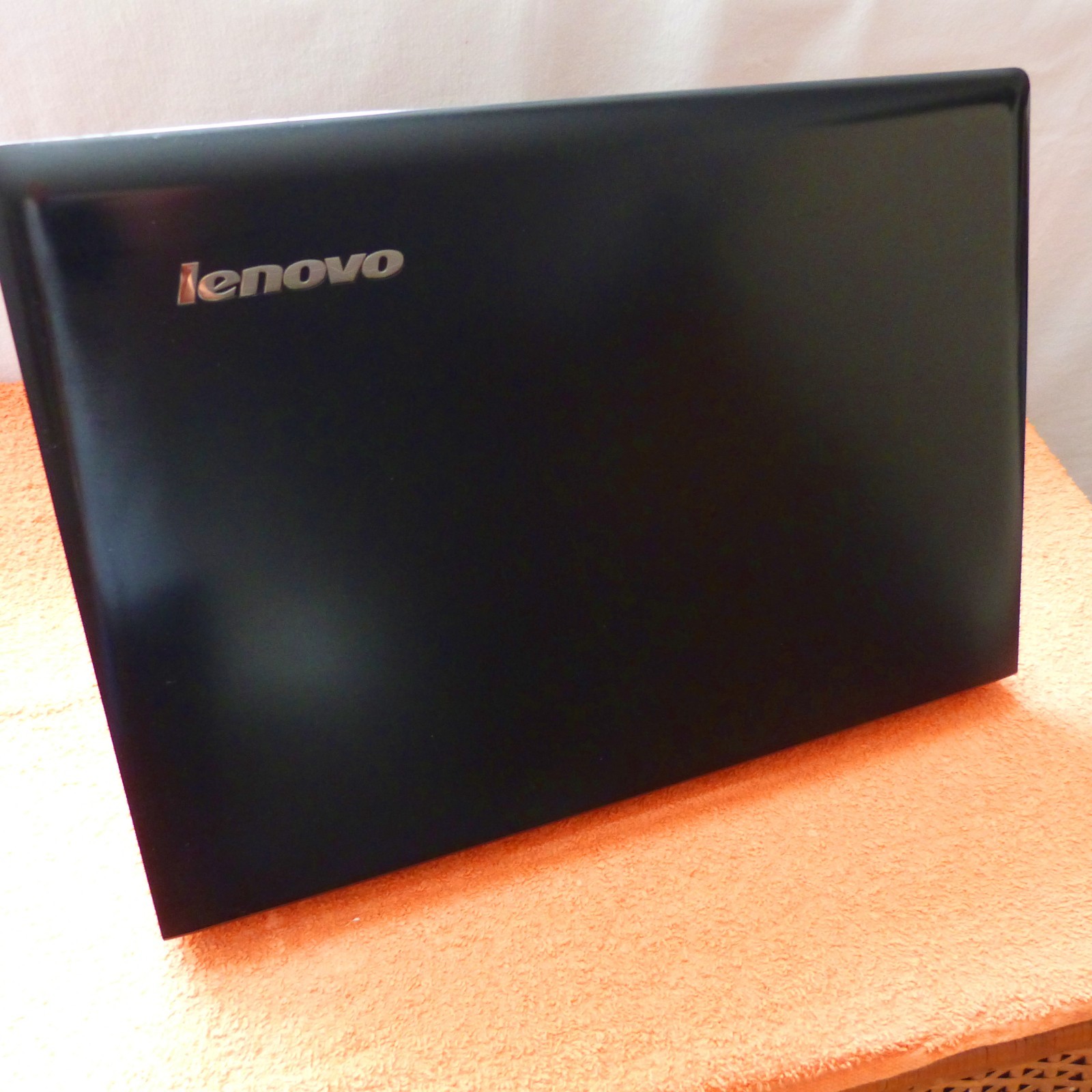 Lenovo Z50 ULTRABOOK 15″ FULLHD l 750 Windows 10 l AMD QUAD CORE l 12GB RAM