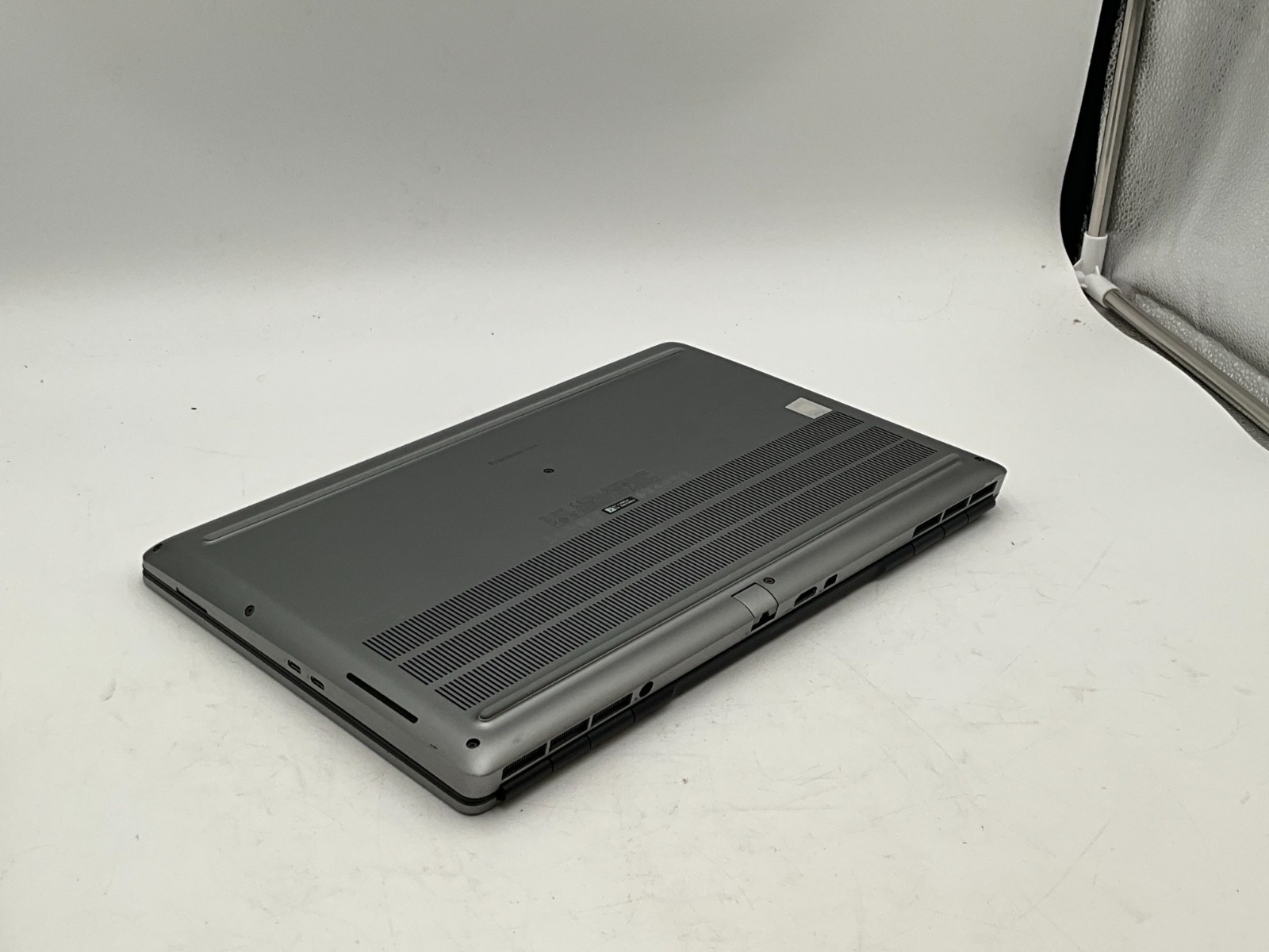 DELL Precision 7560 i7-11850H 2.50g 32GB 1tb T1200 15.6″ WIN11 Laptop FJXM0J3