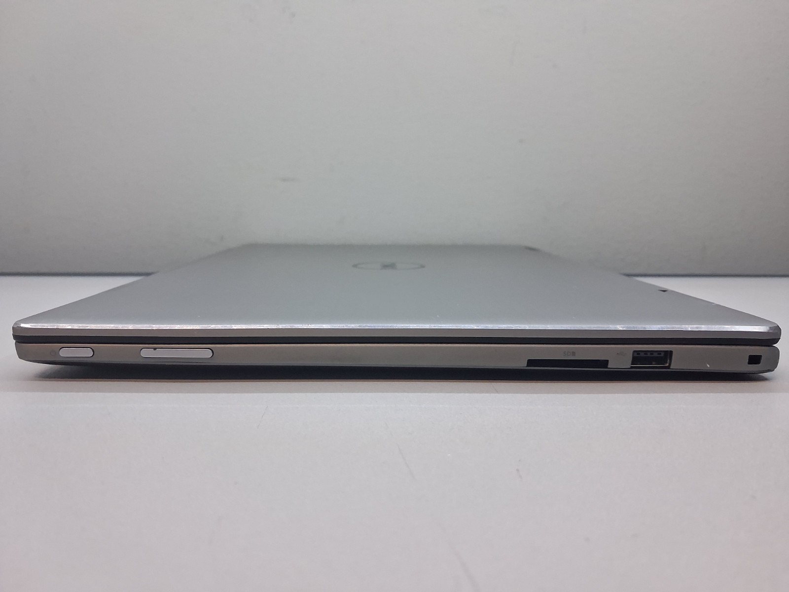 Dell Inspiron 7579 15.6″ FHD 2-in-1 i7-7500U 2.7GHz 8GB RAM 512GB M.2 W11H READ
