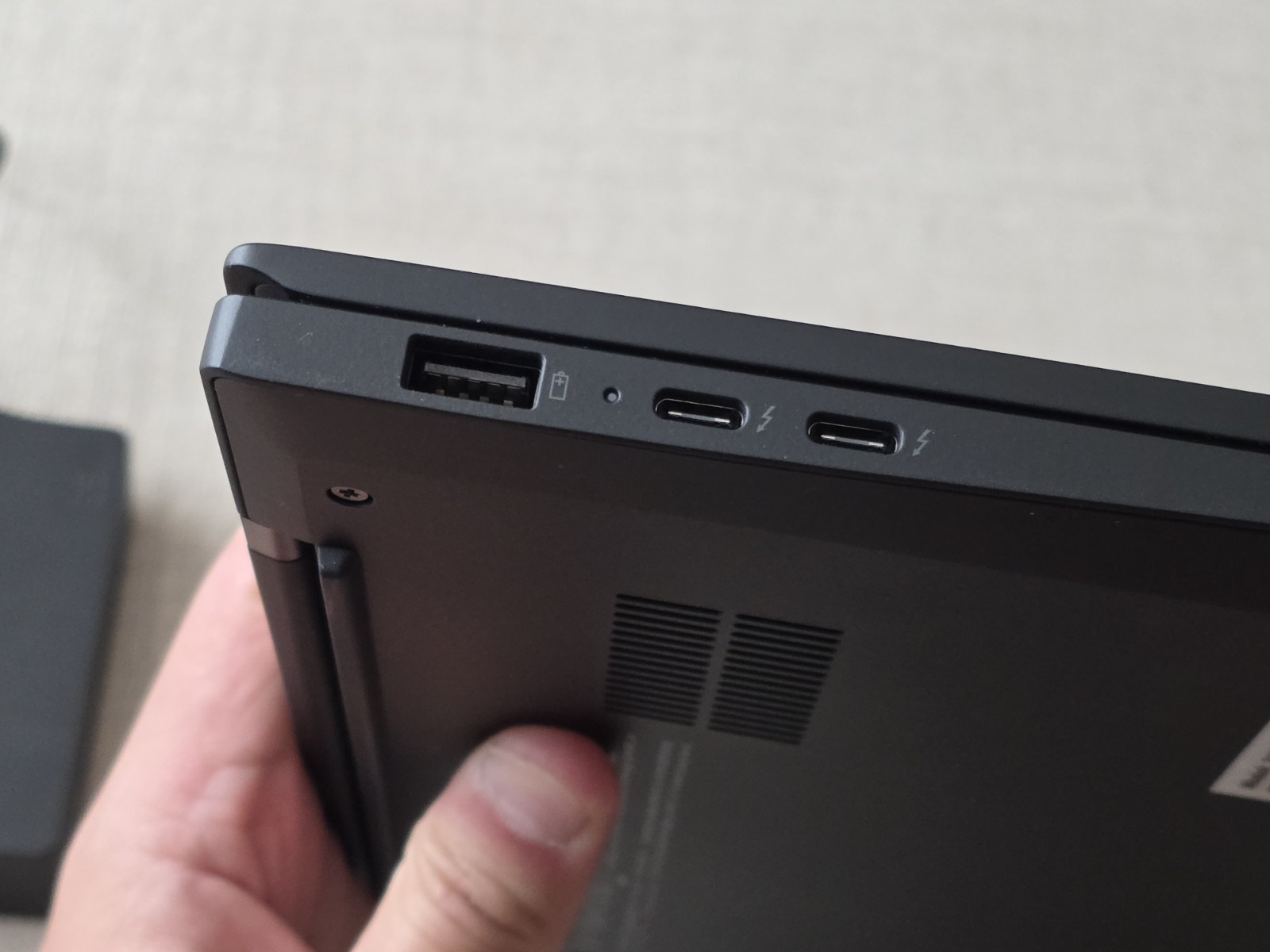 Lenovo ThinkPad X1 Carbon Gen 12, 14″ Touch Core Ultra 7 165H 32GB, 1TB 2029 WTY