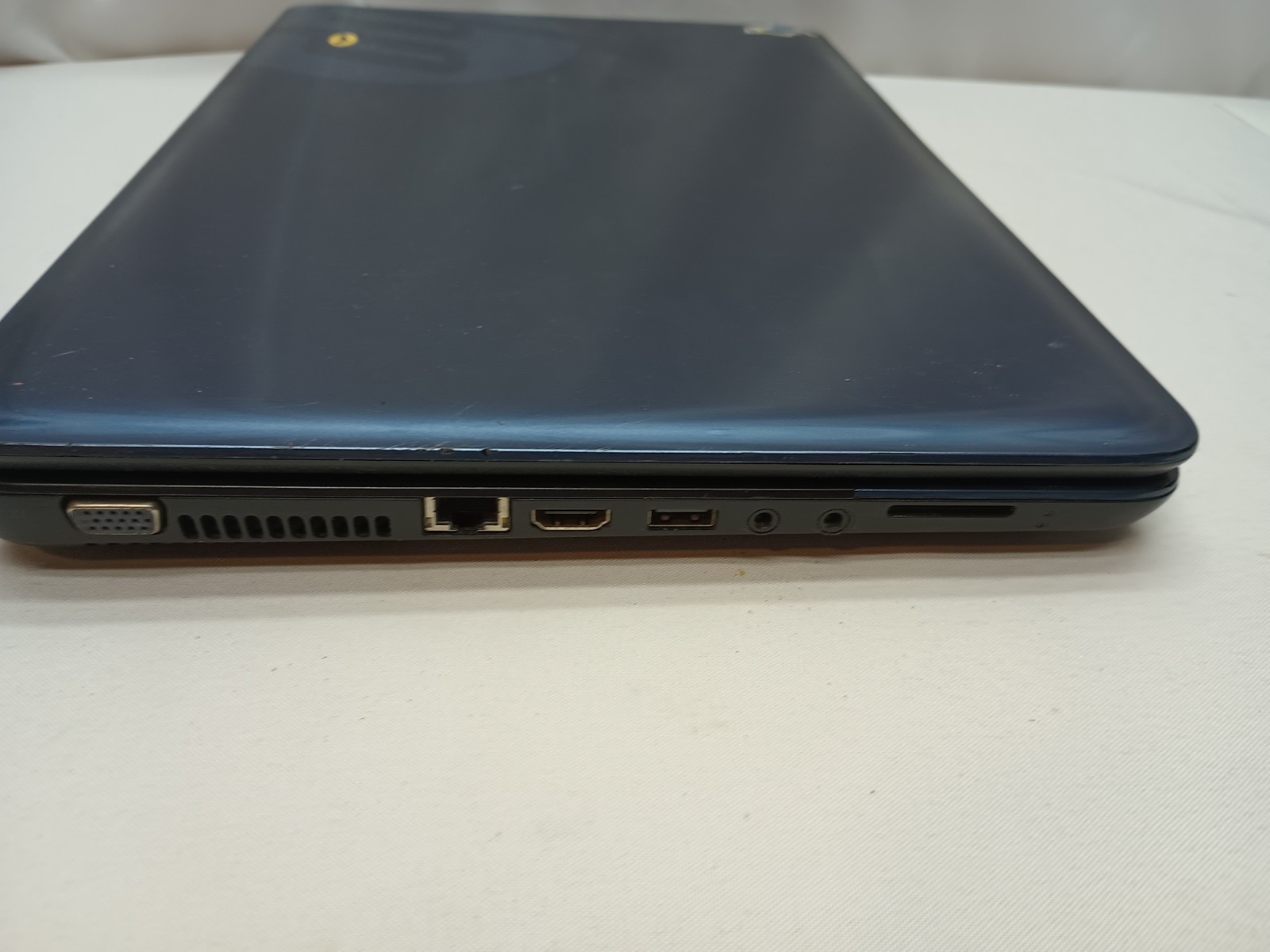 HP 2000 Notebook PC Laptop, As Is For Parts or Repair Broken Screen