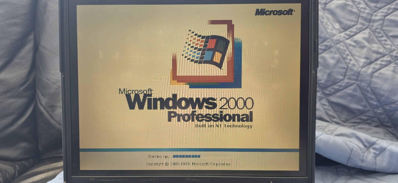 Vintage Retro IBM Thinkpad T20 Laptop Windows 2000 Serial CD Read Description