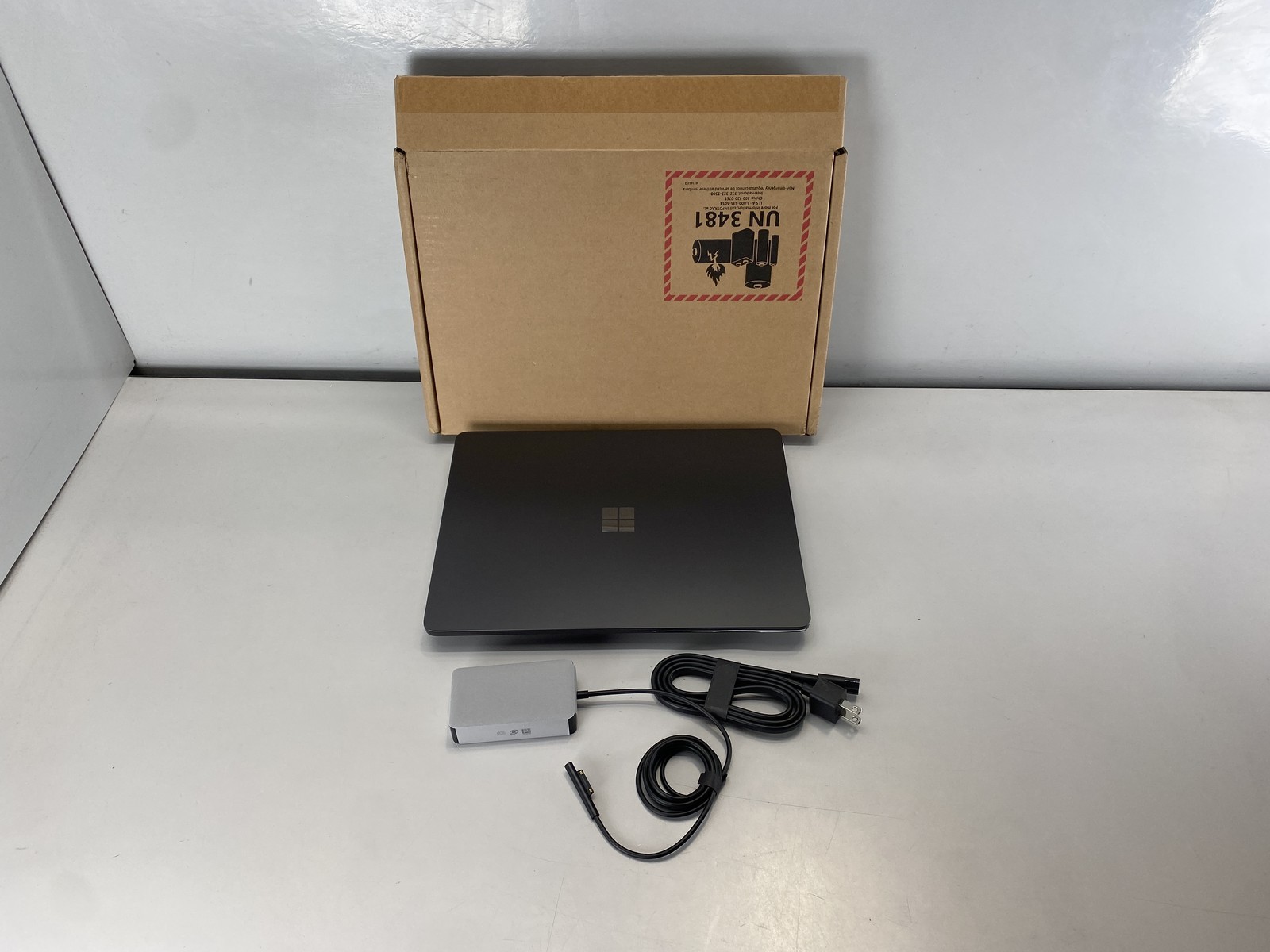 Microsoft Surface Laptop 7th Edition 13.8″ Intel Core Ultra 5 236V 256GB- Black