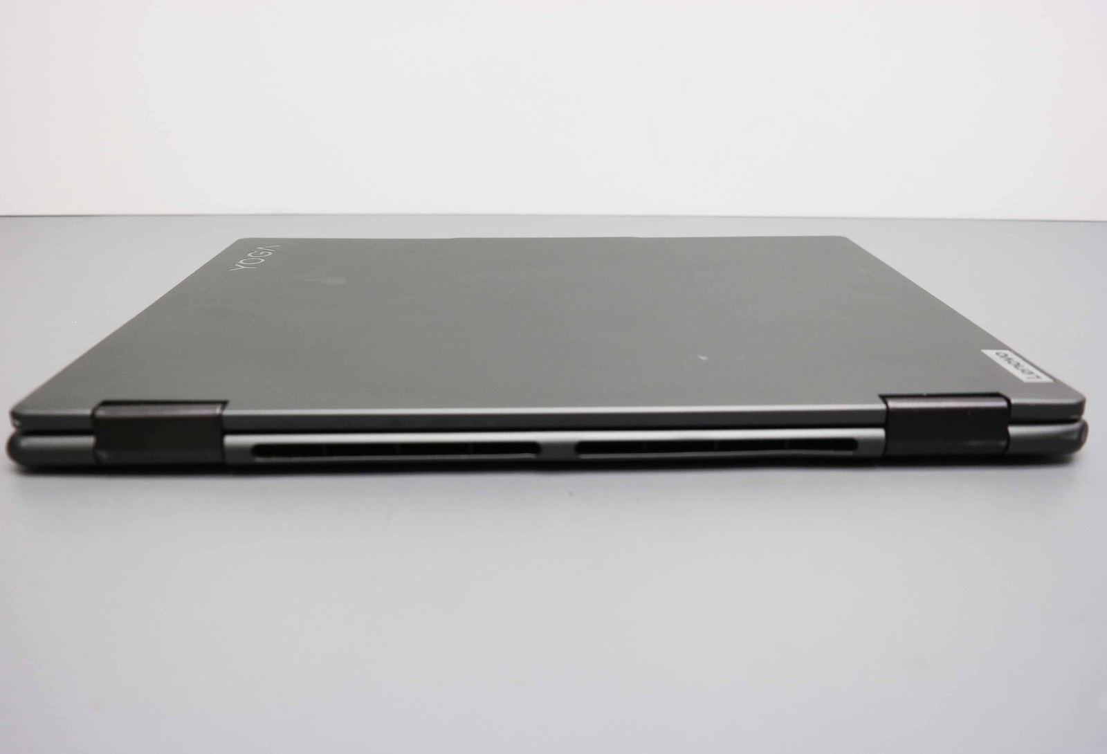 Lenovo Yoga 7i 2-in-1 14″ Core Ultra 7 155U 16GB 1TB SSD ISSUE