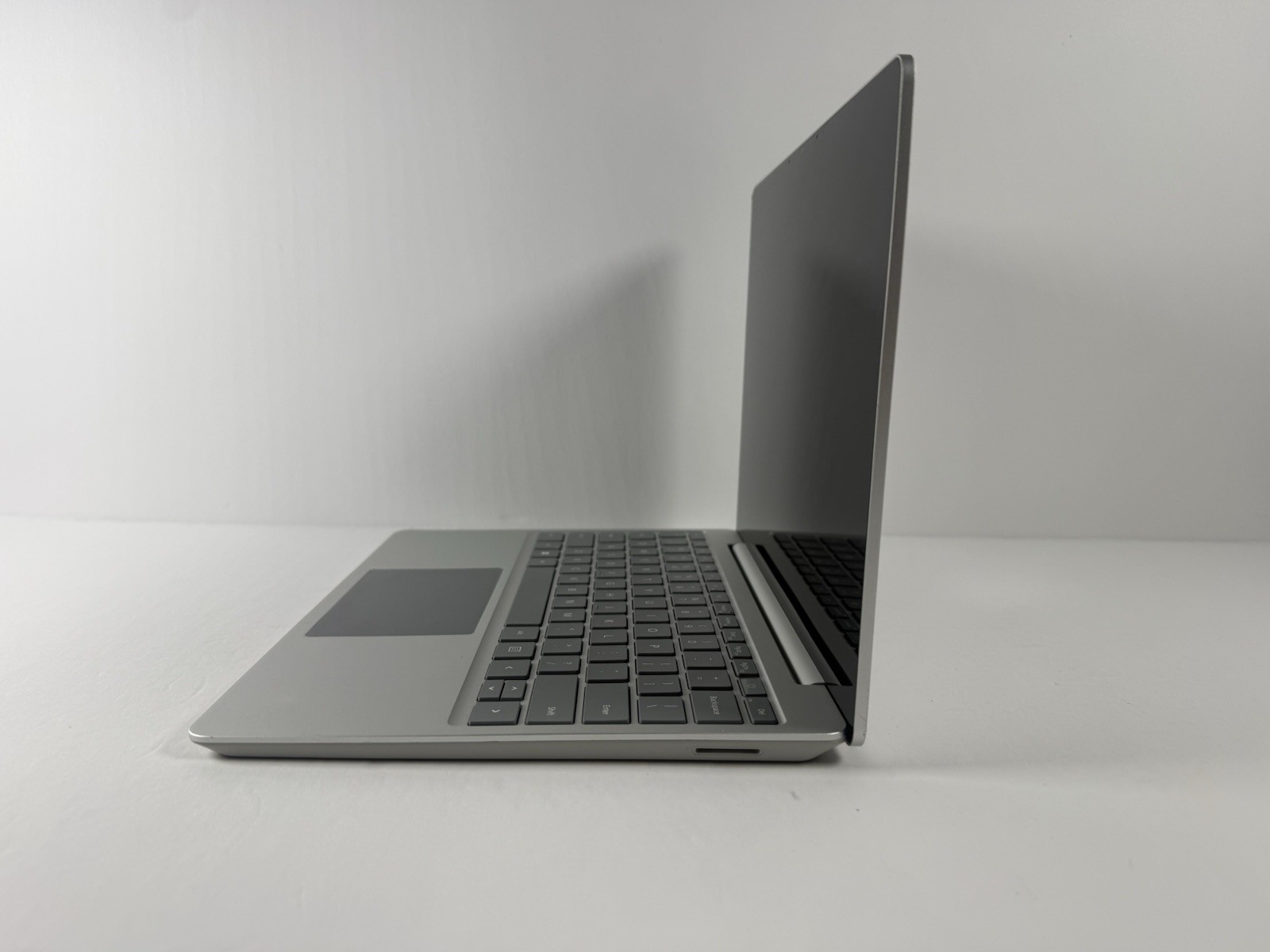 Microsoft Surface Laptop Go 2 2013 12.4″ i5-1135G7 256GB SSD 16GB RAM Win 11 Pro