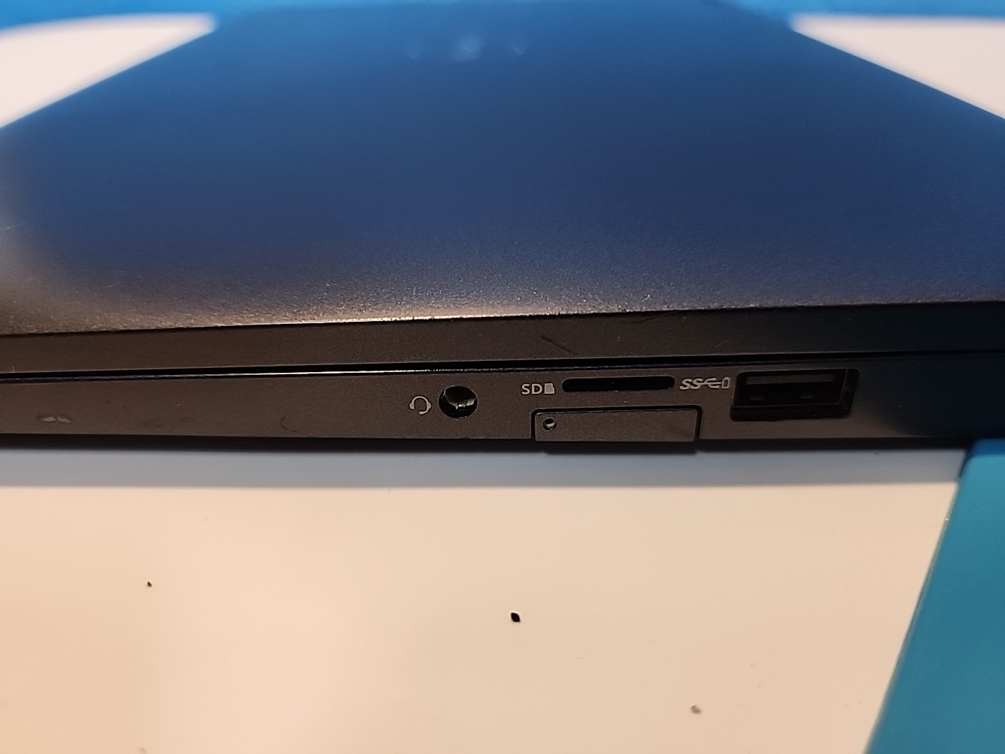 Dell Latitude 5300 Laptop 2 In 1 Core i5 8th Gen 16GB RAM 256GB SSD Win 11 Pro
