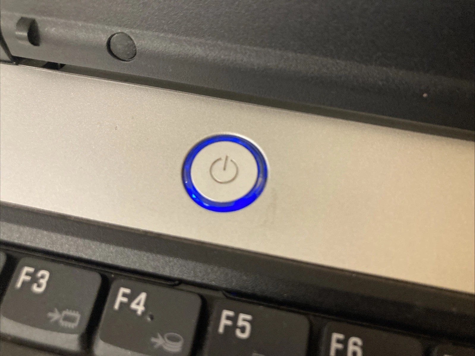 💻 Toshiba Satellite A65-S1762⚙️Pentium 4 ATI | Boots On | No HDD | Parts/Repair