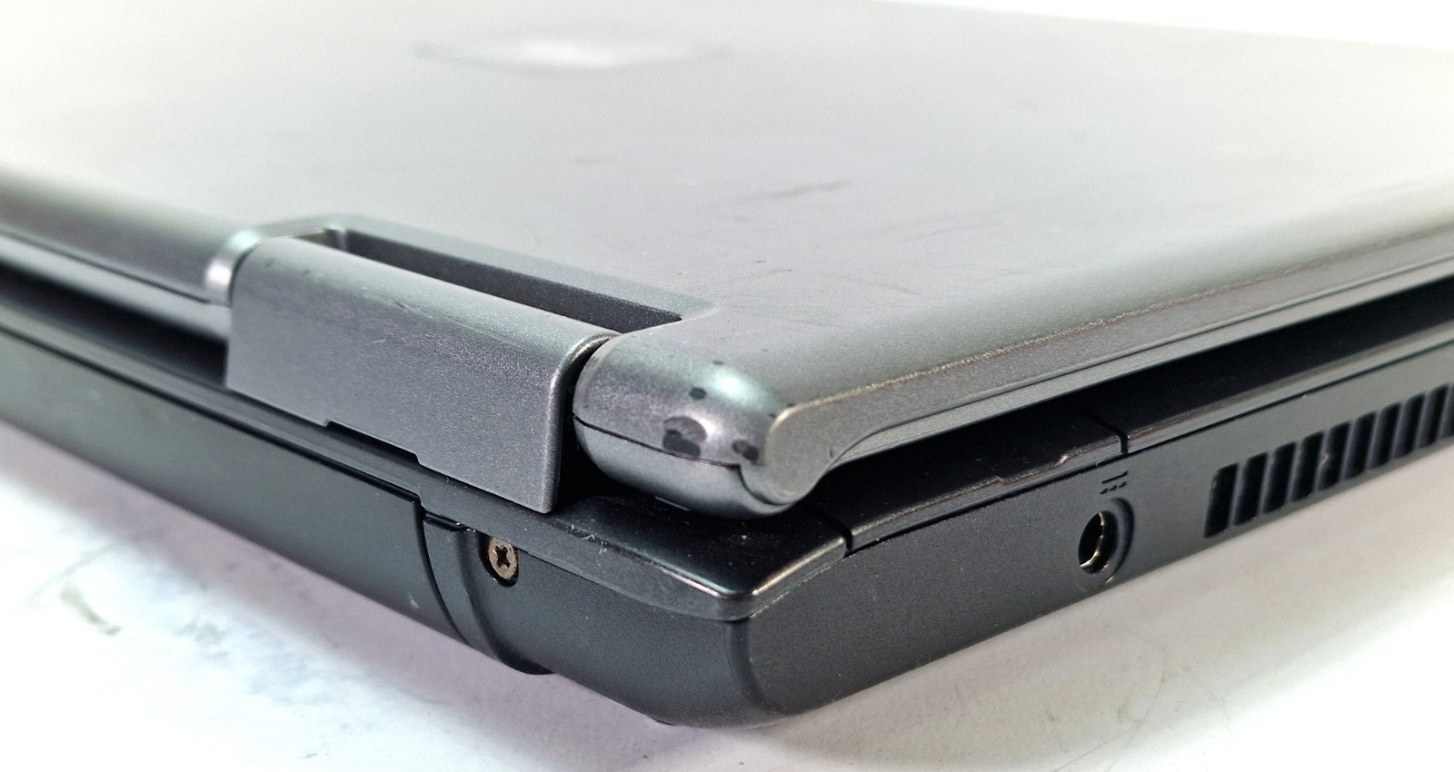 Fujitsu Siemens Esprimo Mobile V5535 Laptop T2370 Windows XP 2GB 80GB 15.4″ VGA