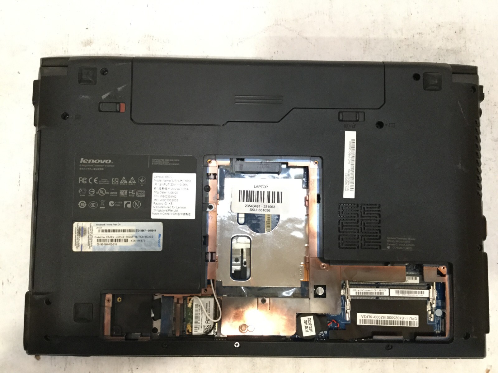 Lenovo B570 / Intel Pentium UNKNOWN SPECS / (CRACKED/MISSING PARTS!) -MR