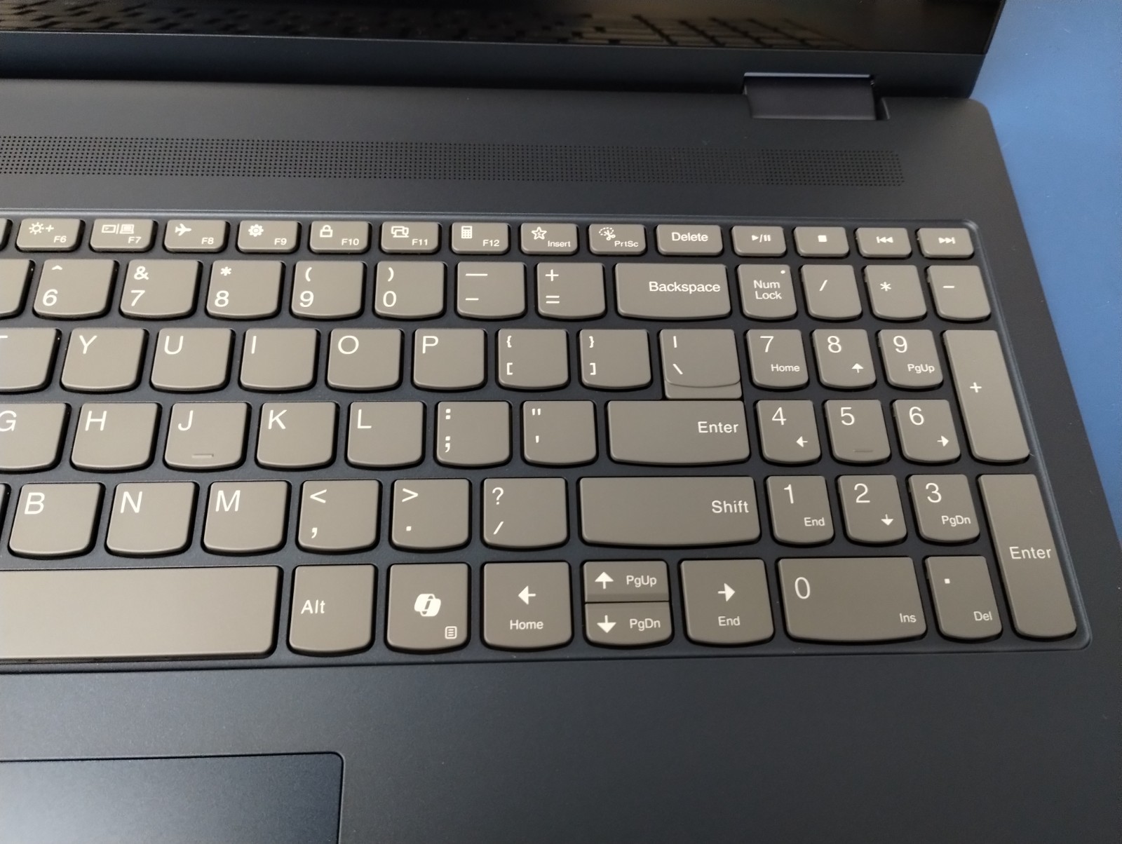 Lenovo IdeaPad 5 2-in-1 16AKP10, AMD Ryzen AI 7 350, 16 GB RAM, 1 TB NVMe SSD