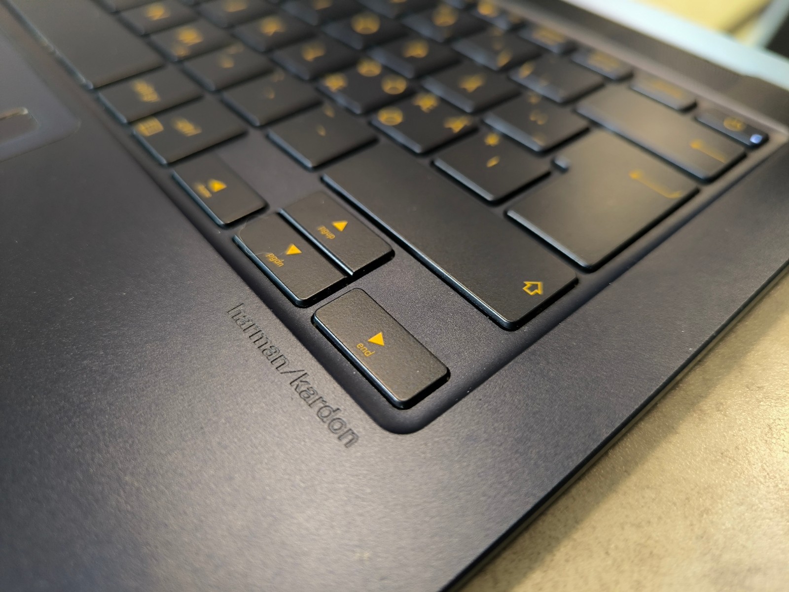 SUS ZenBook UX490UA – Ultra-Slim Premium Ultrabook | i5 | 8GB RAM | 512GB NVMe