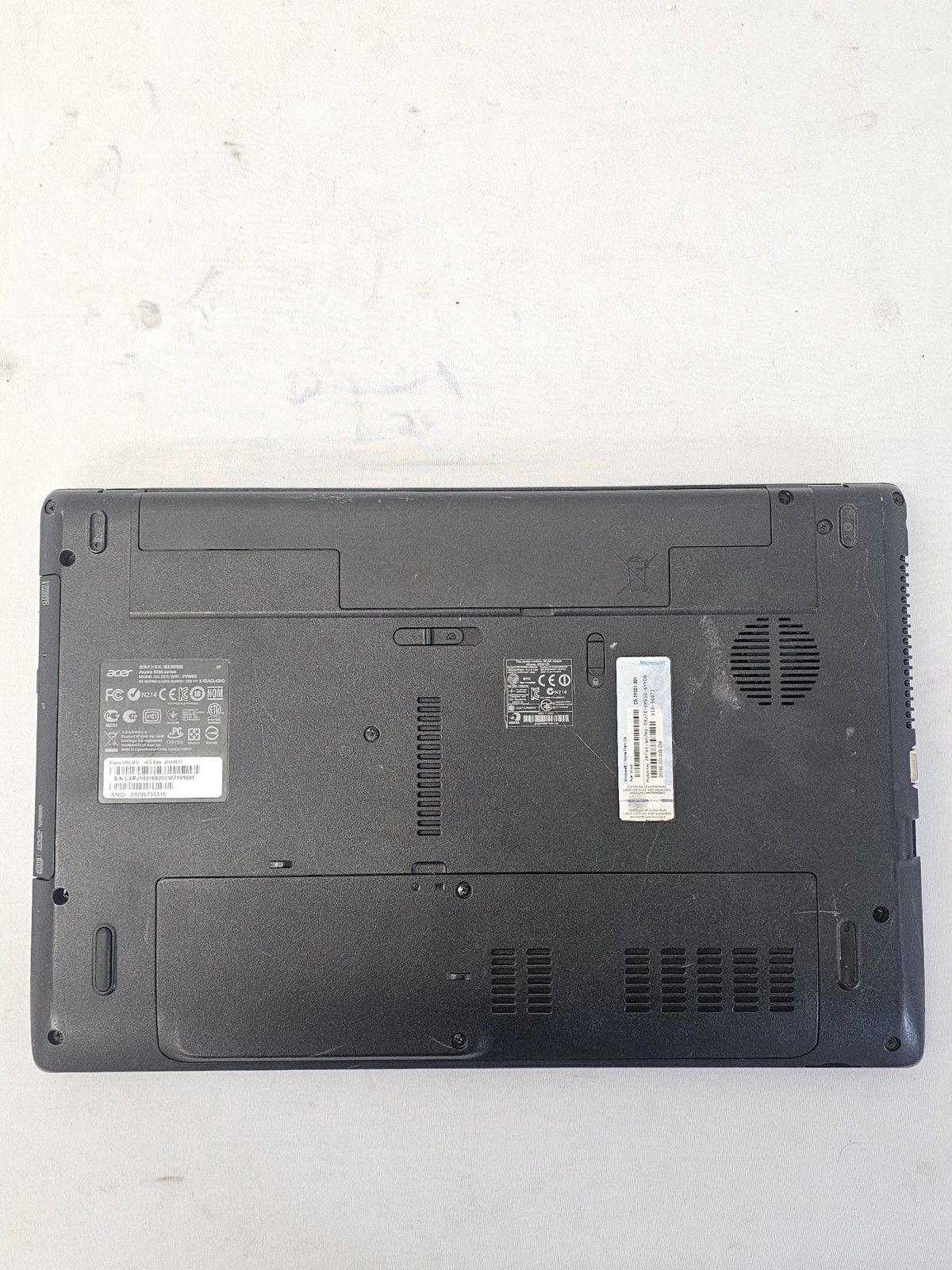 Acer Aspire 5250-0450 Laptop – AMD E-350 – 4GB RAM – 320GB – Windows 10