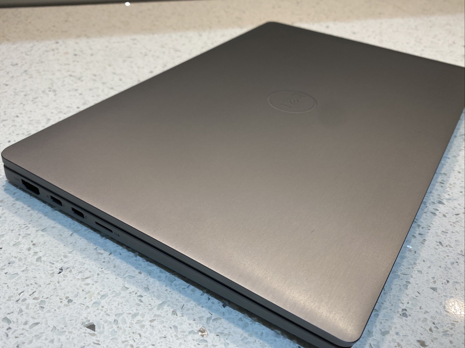 Dell Latitude 7410 Intel i7 10610U 1.80GHz 8GB RAM 256GB SSD 14″ Inch Like NEW