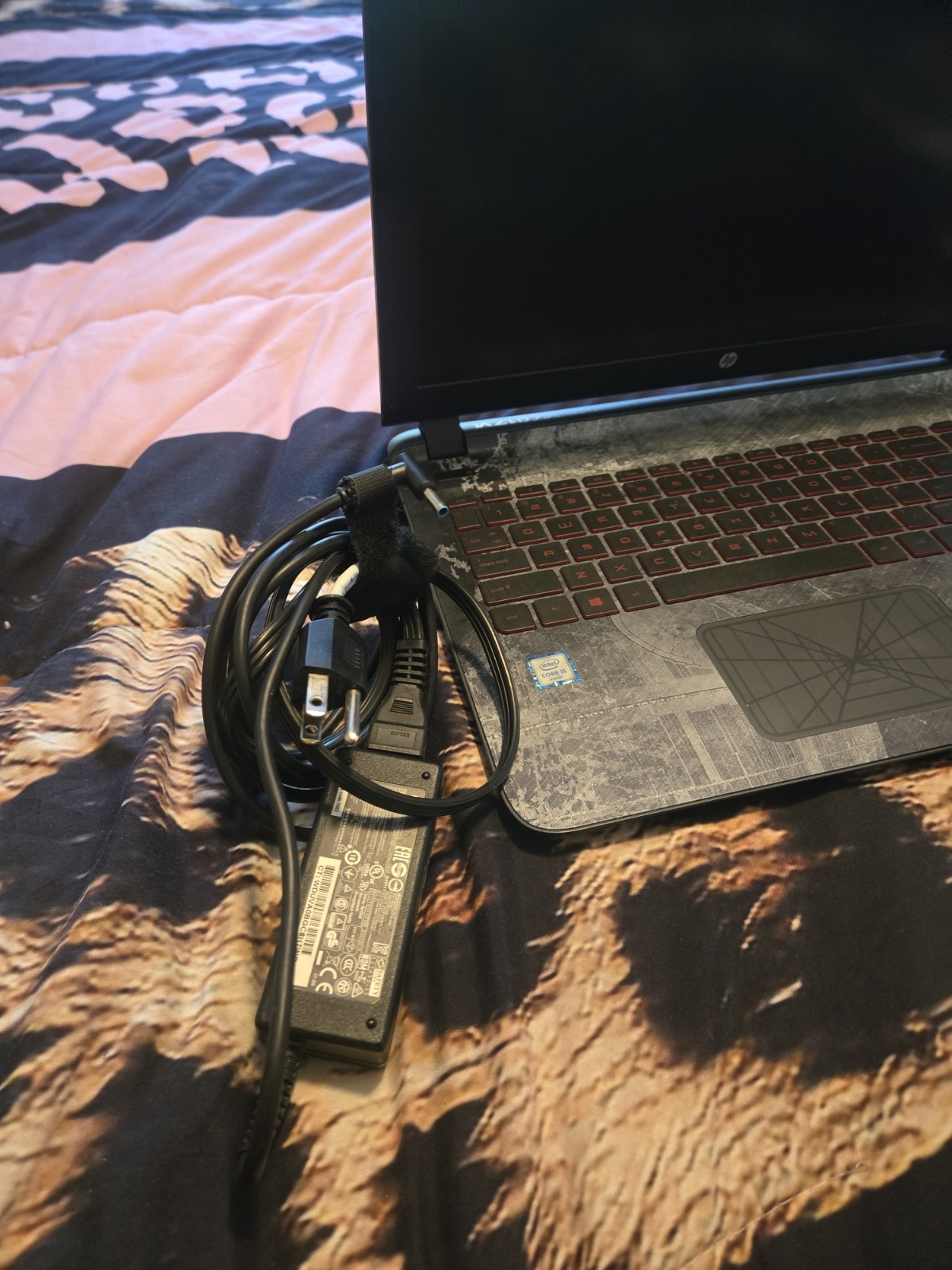 HP Pavilion Gaming 15.6″ i5 8GB 256GB SSD GTX 1050 Laptop + Charger