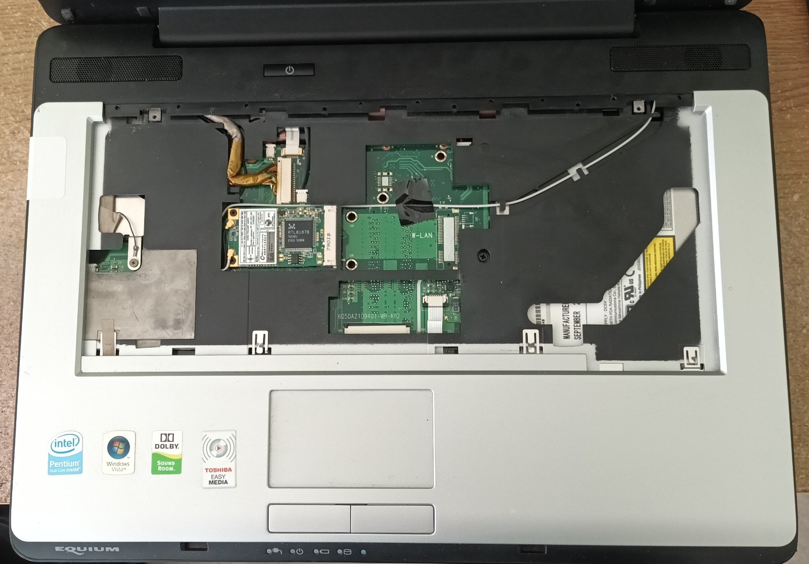Toshiba Equium A200 PSA-F5E Laptop Notebook 15.4″ 2GB 250GB SSD Windows Vista