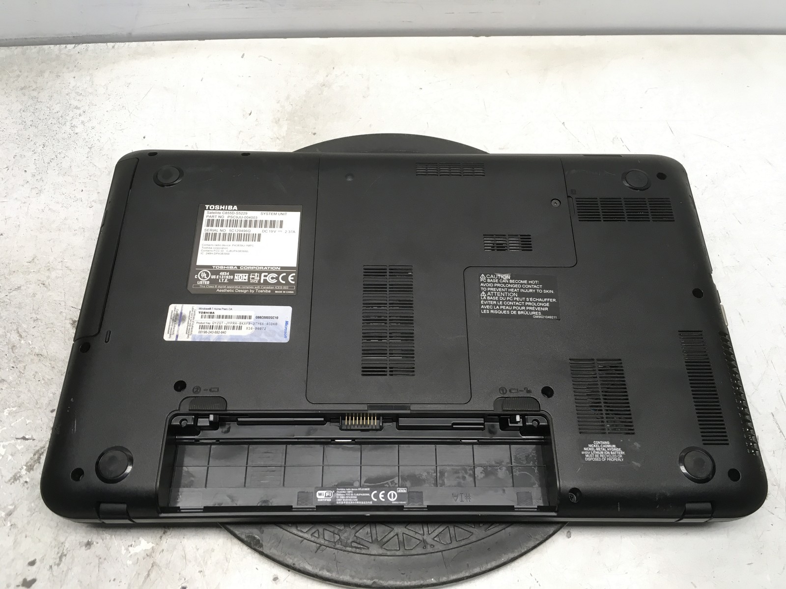 Toshiba Satellite C855D-S5229 AMD Dual-Core E1-1200 No RAM NO HDD No Batt