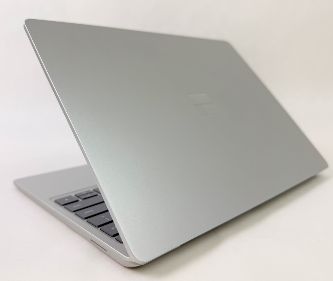 Microsoft Surface Laptop Go 1943 12.4″ Touch i5-1035G1 8GB 128GB W11H – Read