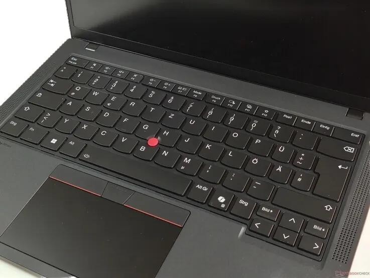 Lenovo ThinkPad T14 Gen 5 Ryzen 5 8540U Radeon 740M 512GB 16GB 1920 x 1200