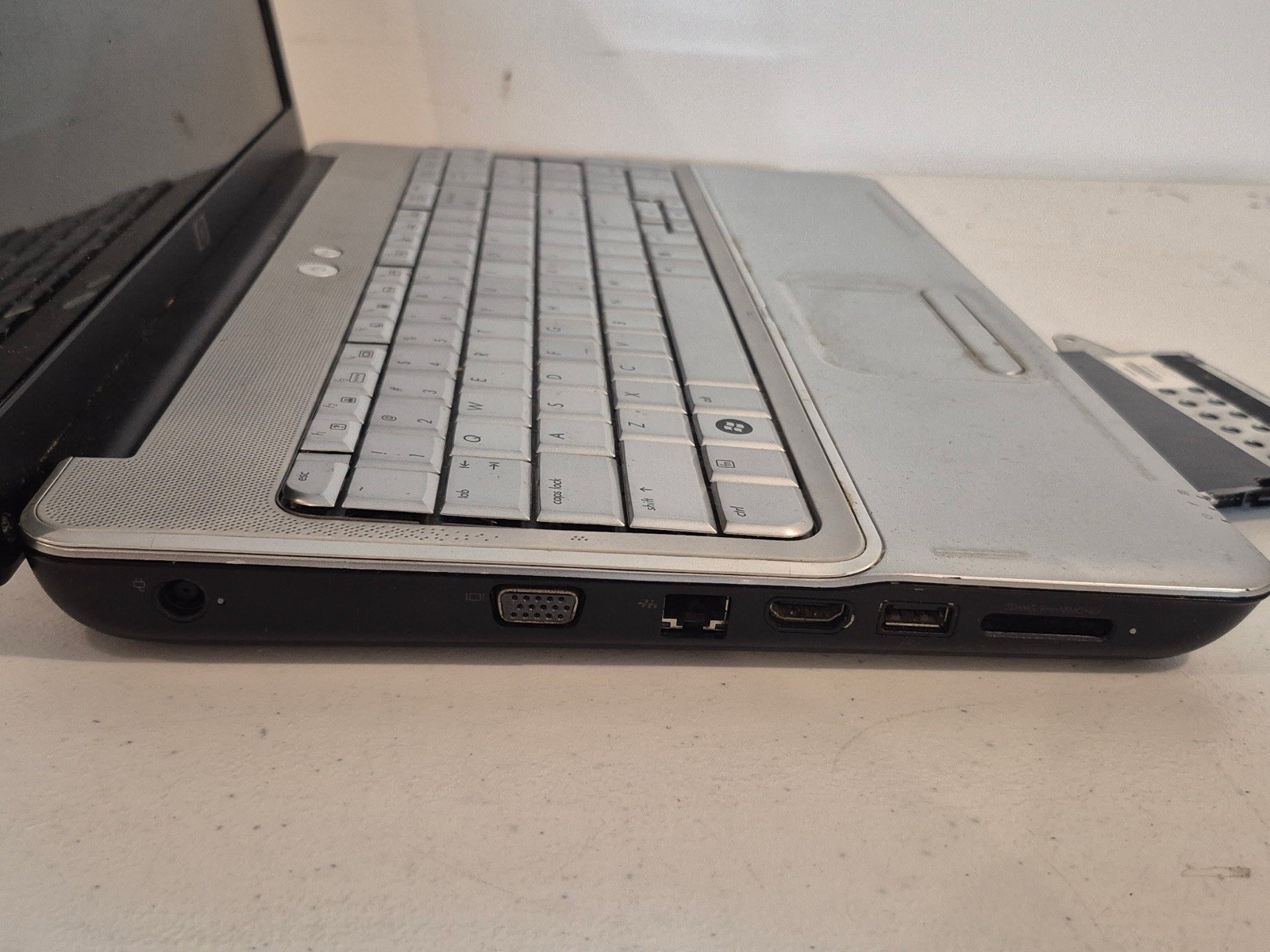 HP G60-230US 16 Laptop Pentium T4200 3GB RAM DVD + Extra Battery Untested As-Is
