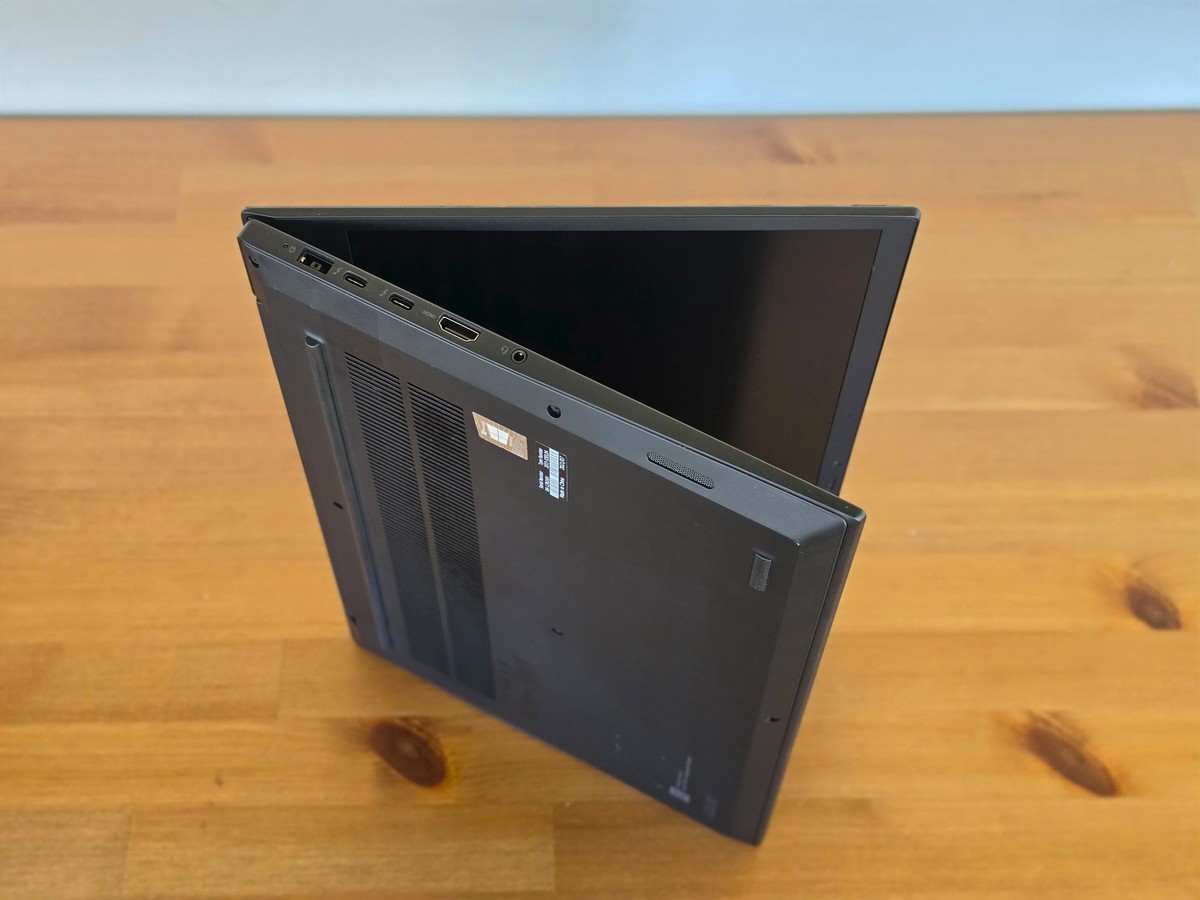 Lenovo ThinkPad P1 Gen 3 i7-10875H 16GB 15″ FHD 1920×1080 512GB SSD NVIDIA T1000