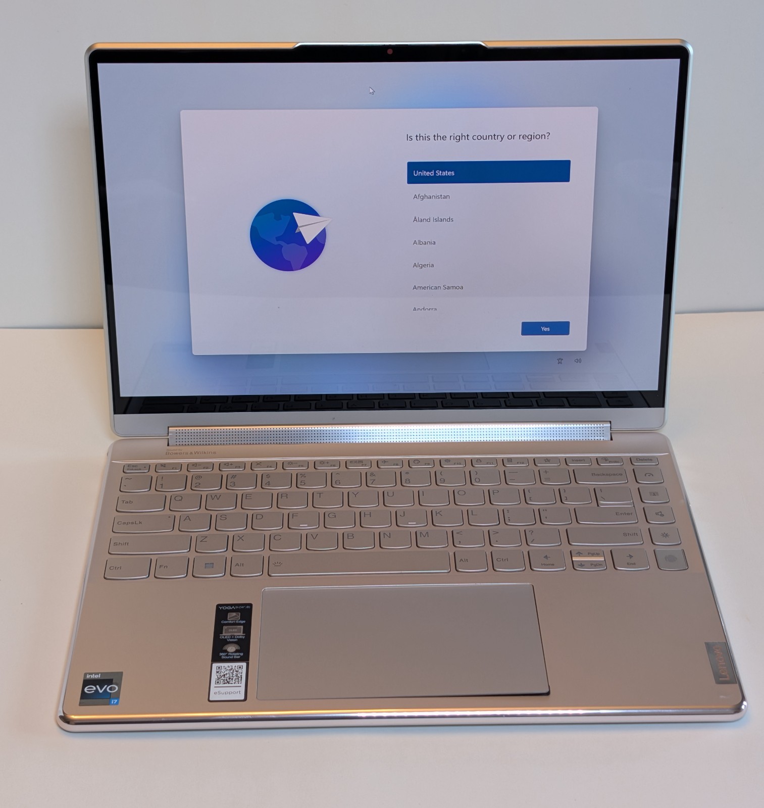 Lenovo Yoga 9 14IRP8 i7 13th Gen /16GB 512GB /14″ /Touch 2‑in‑1. ~JGV~