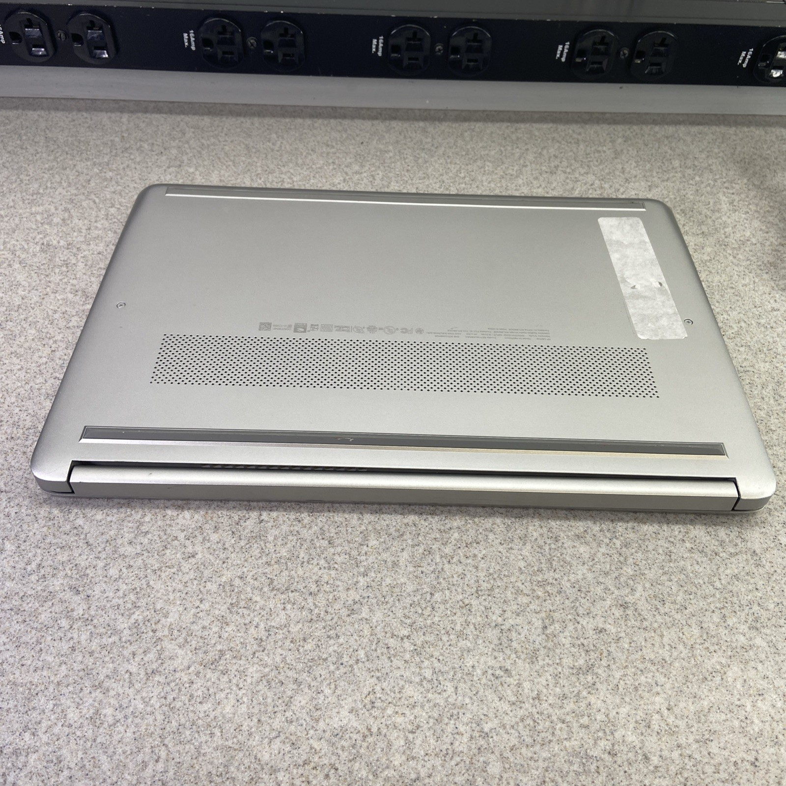 HP 14-fq0110wm HP 14″ FHD AMD Ryzen 3 3250U 2.6GHz AMD Radeon Graphics 4GB RAM