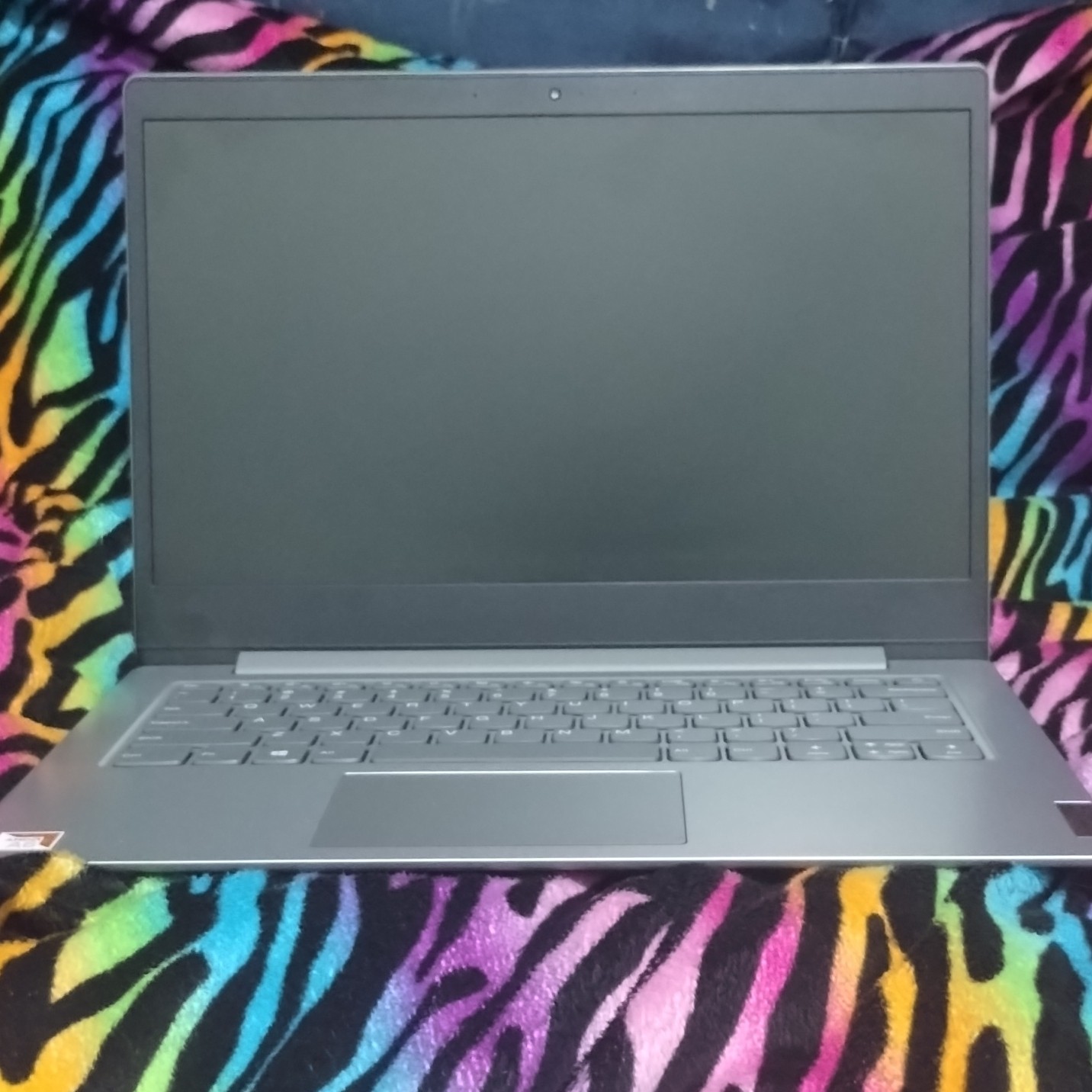 Lenovo IdeaPad Slim 1-14AST-05 AMD A6-9220e 4GB 56.9GB SSD 14in Win10 Silver