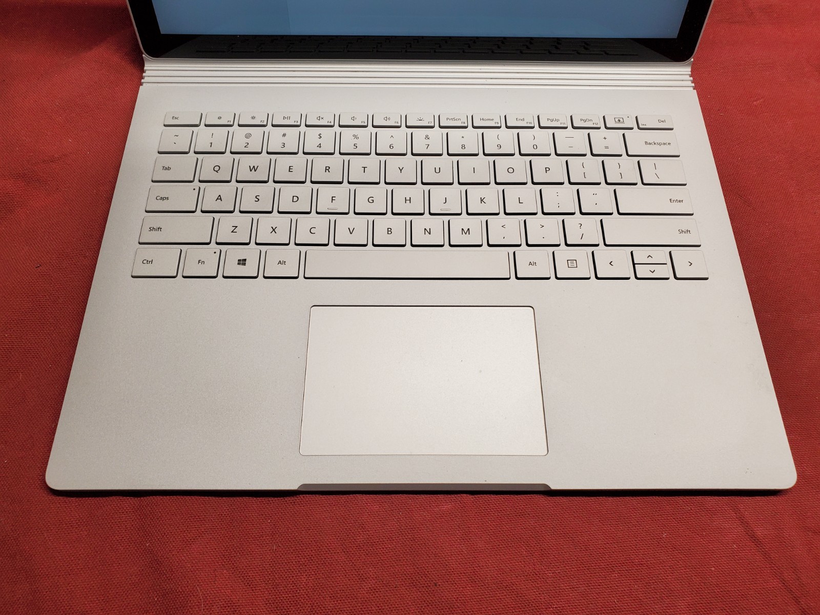 Microsoft Surface Book 2 13.5″ i5 8350U 1.70GHz/ 8GB / 256GB SSD #2933
