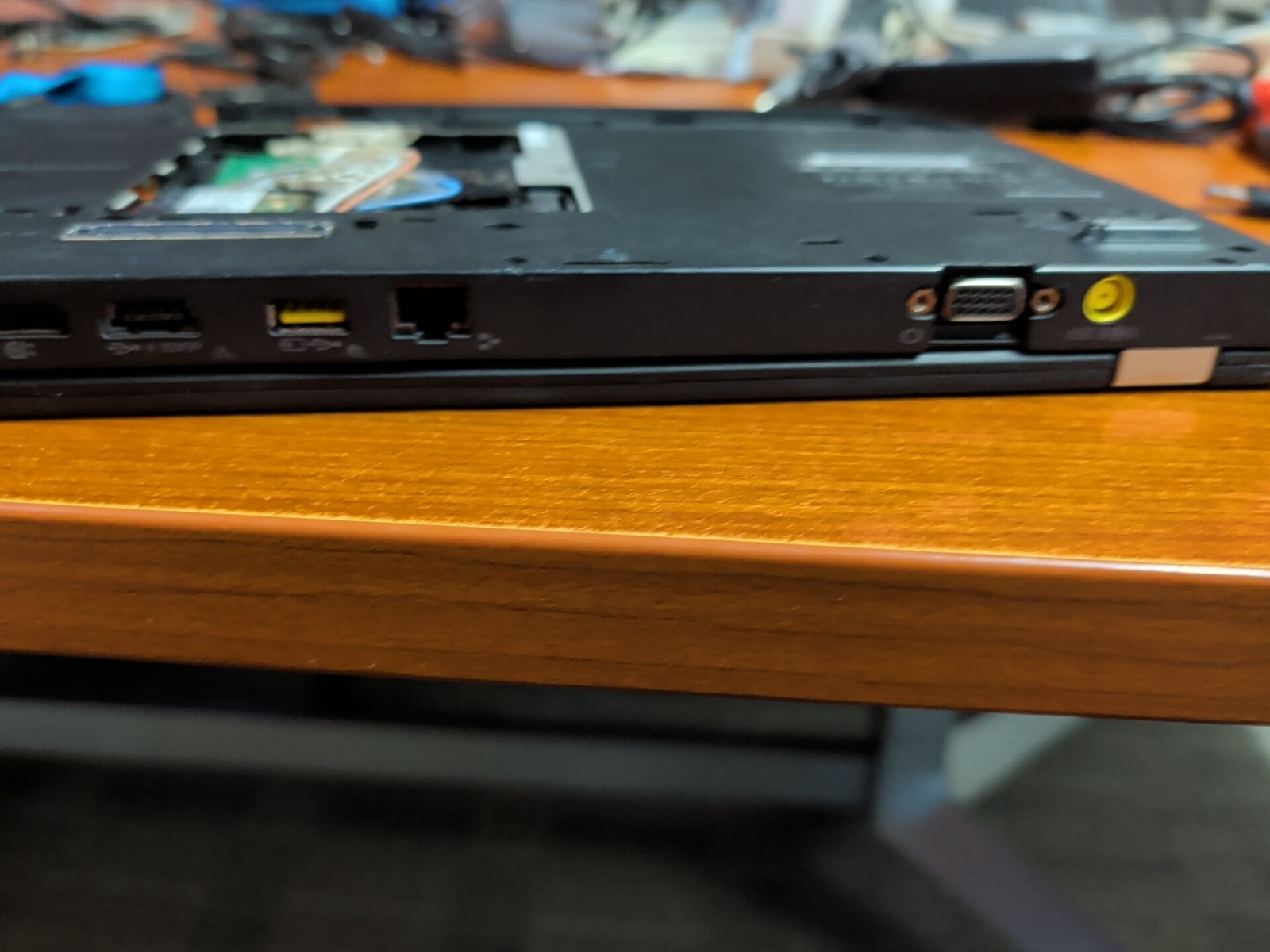 LENOVO THINKPAD T410S – FOR PARTS – INTEL CORE I5 See Pics. Parts****