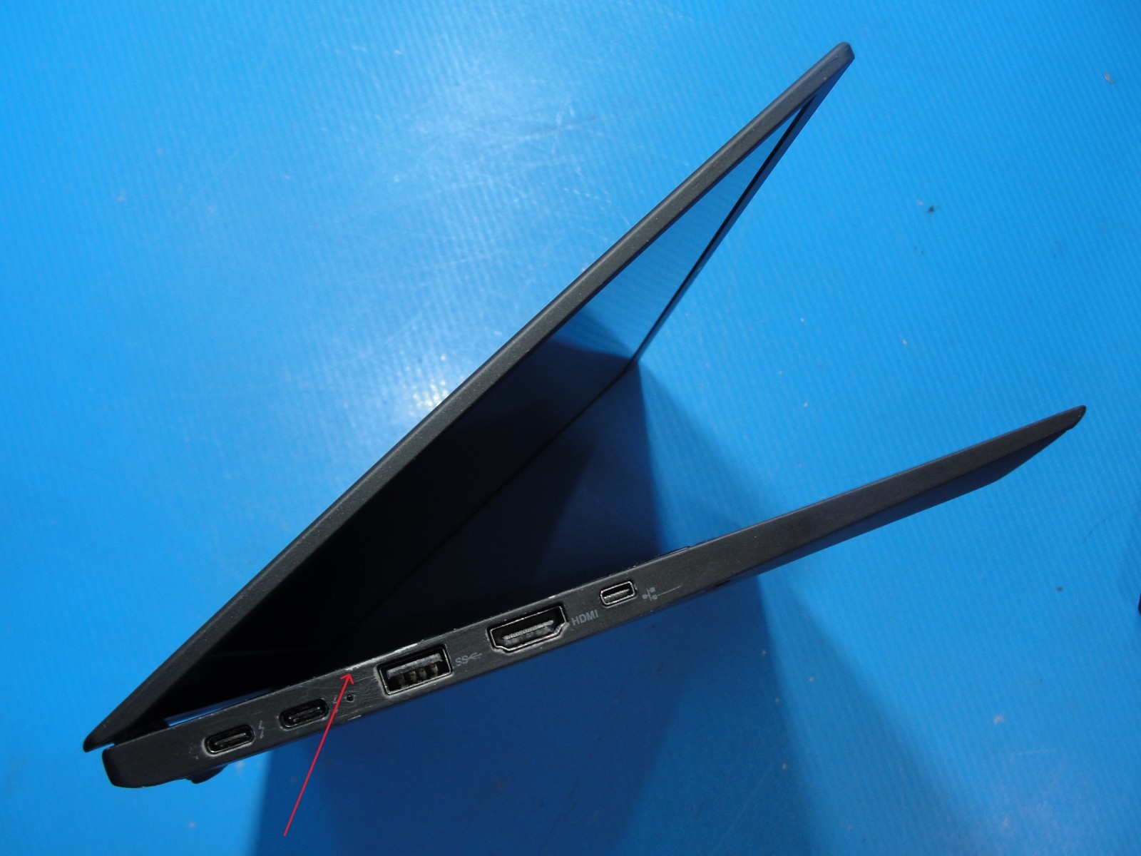 Lenovo ThinkPad X1 Carbon Gen 5 14″WQHD Core i7-7600U 2.8GHz 16GB RAM 1TB SSD+PA