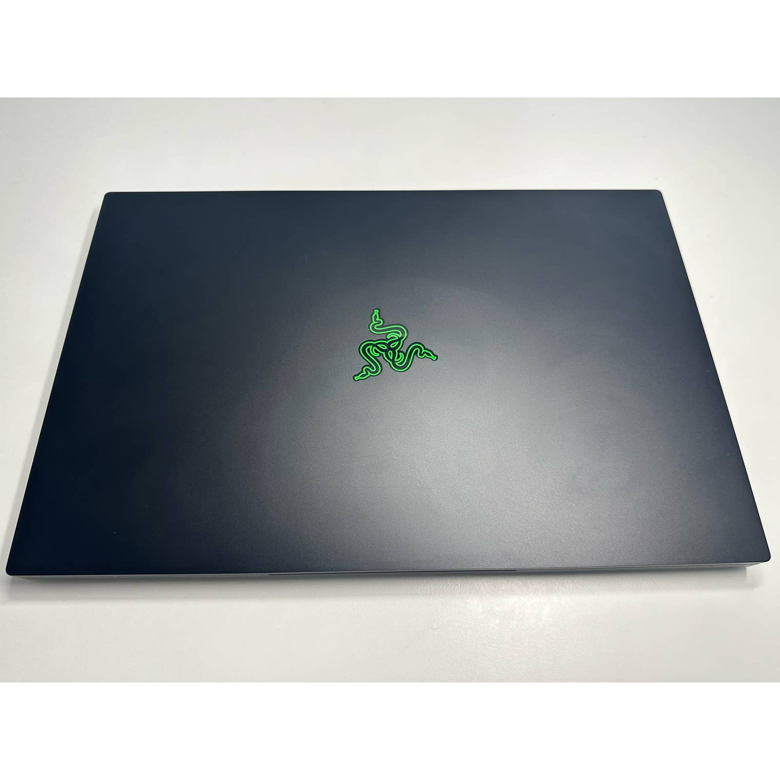 Razer Blade 17 (2019) 2080 Super, 4K Touch Glossy, i7-10875H, 16GB/1TB