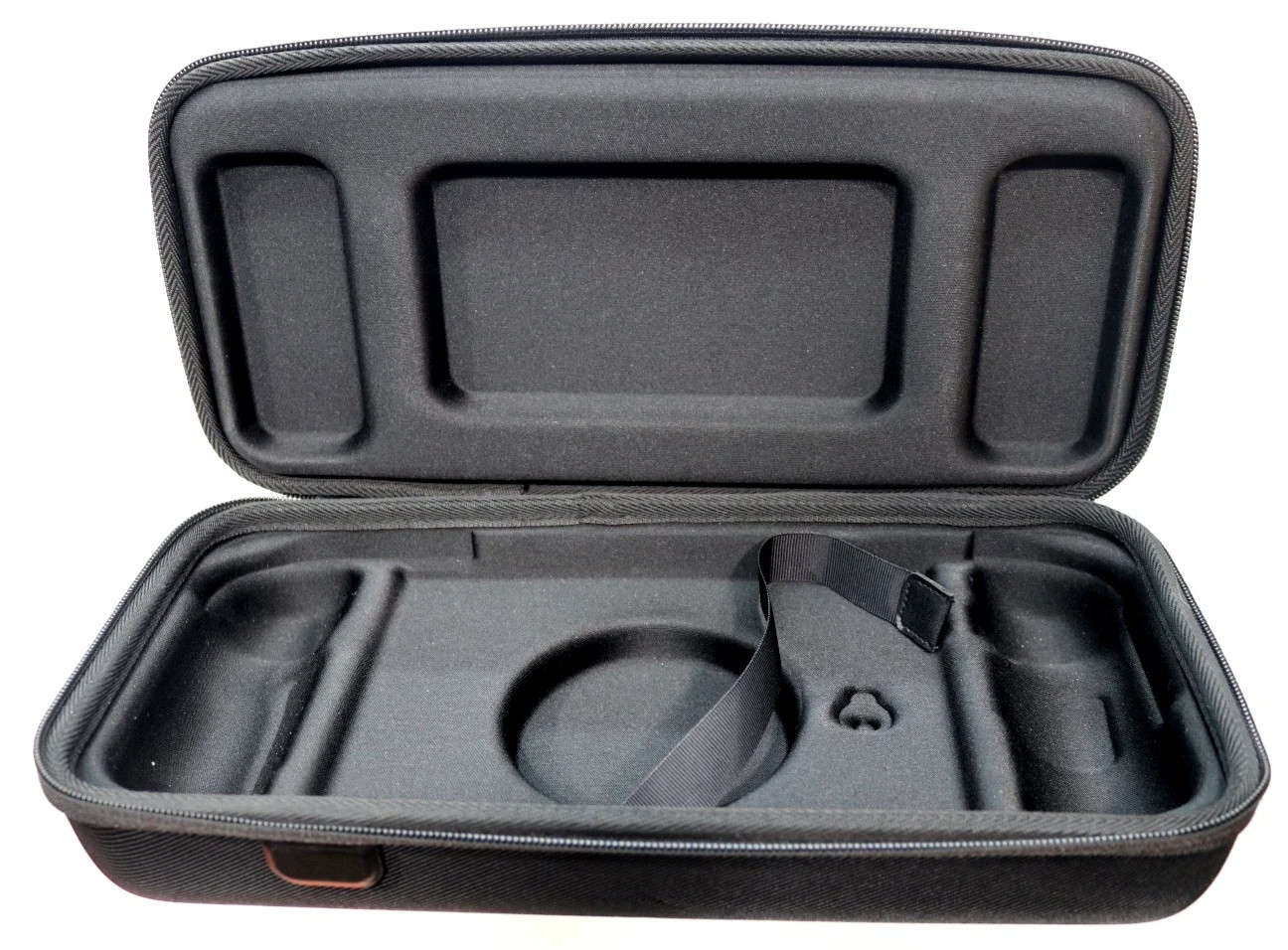 Lenovo Legion Go Handheld 8.8″ Z1 Extreme 16GB 1TB 8APU1 w/ Case | EXCELLENT |