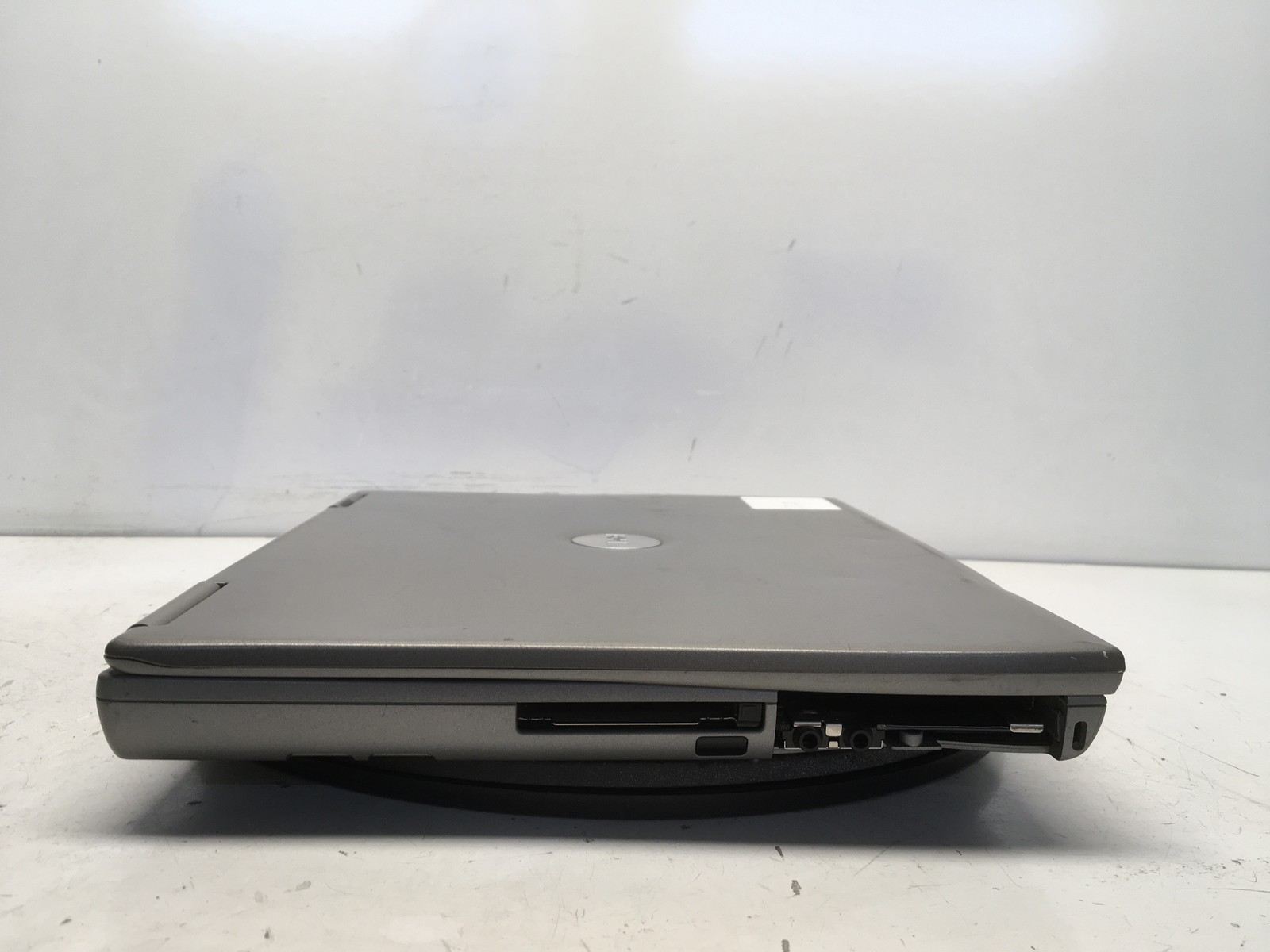 Dell Latitude D600 Intel Pentium M 1.6GHz 1280 MB NO HDD No Batt