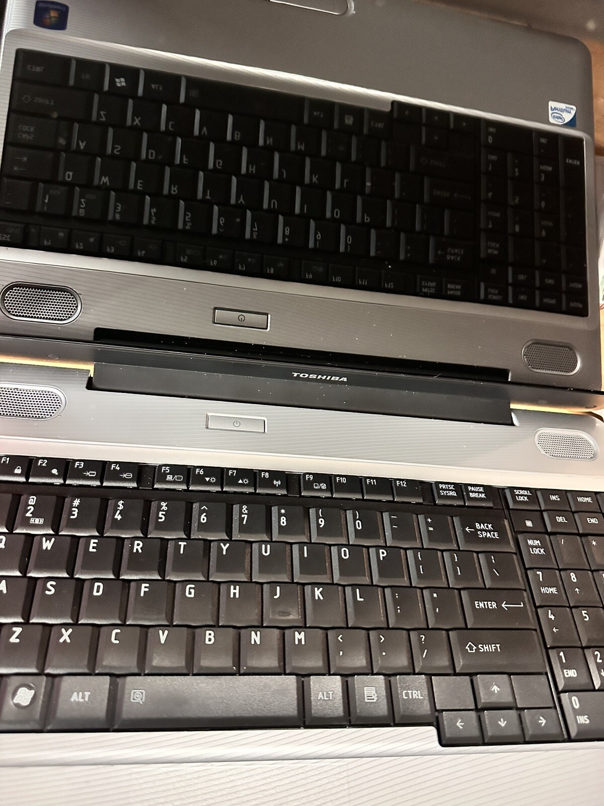 TOSHIBA Satellite L505-ES5015 Laptop