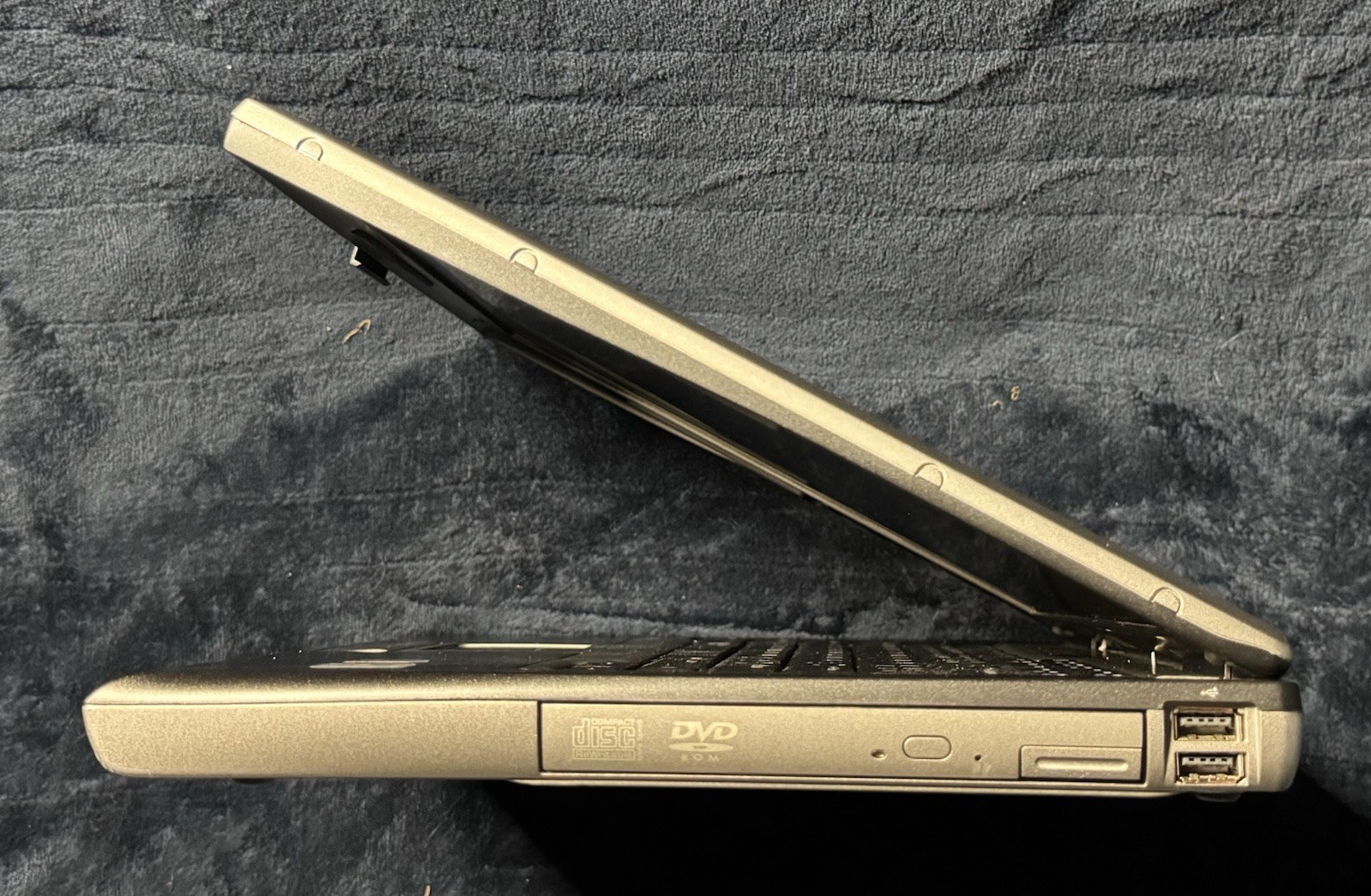 Complete Dell Latitude D530 15″/C2D 2.00GHz/4GB/128GB SSD/WiFi/Serial DSUB/XP