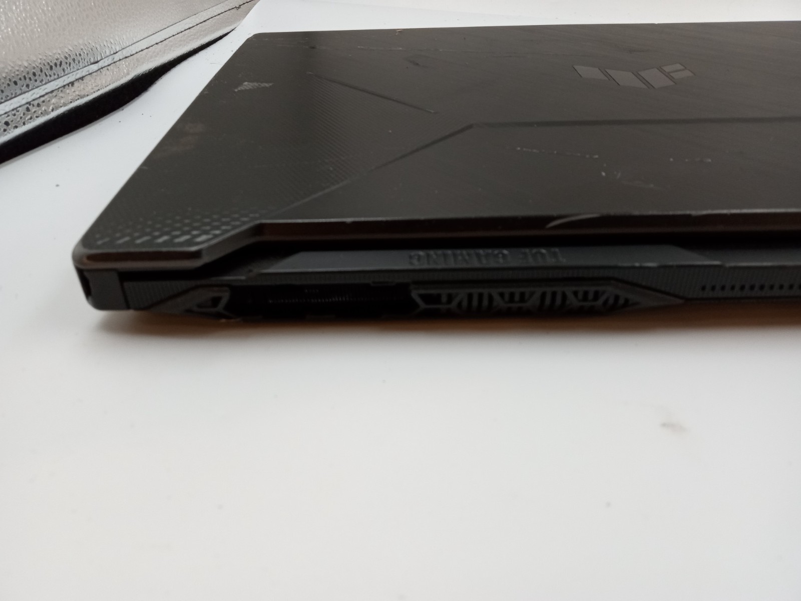Asus TUF Gaming F17 FX706H 17.3″ Intel i5-11400H Nvidia RTX 3050 -PARTS -READ!!