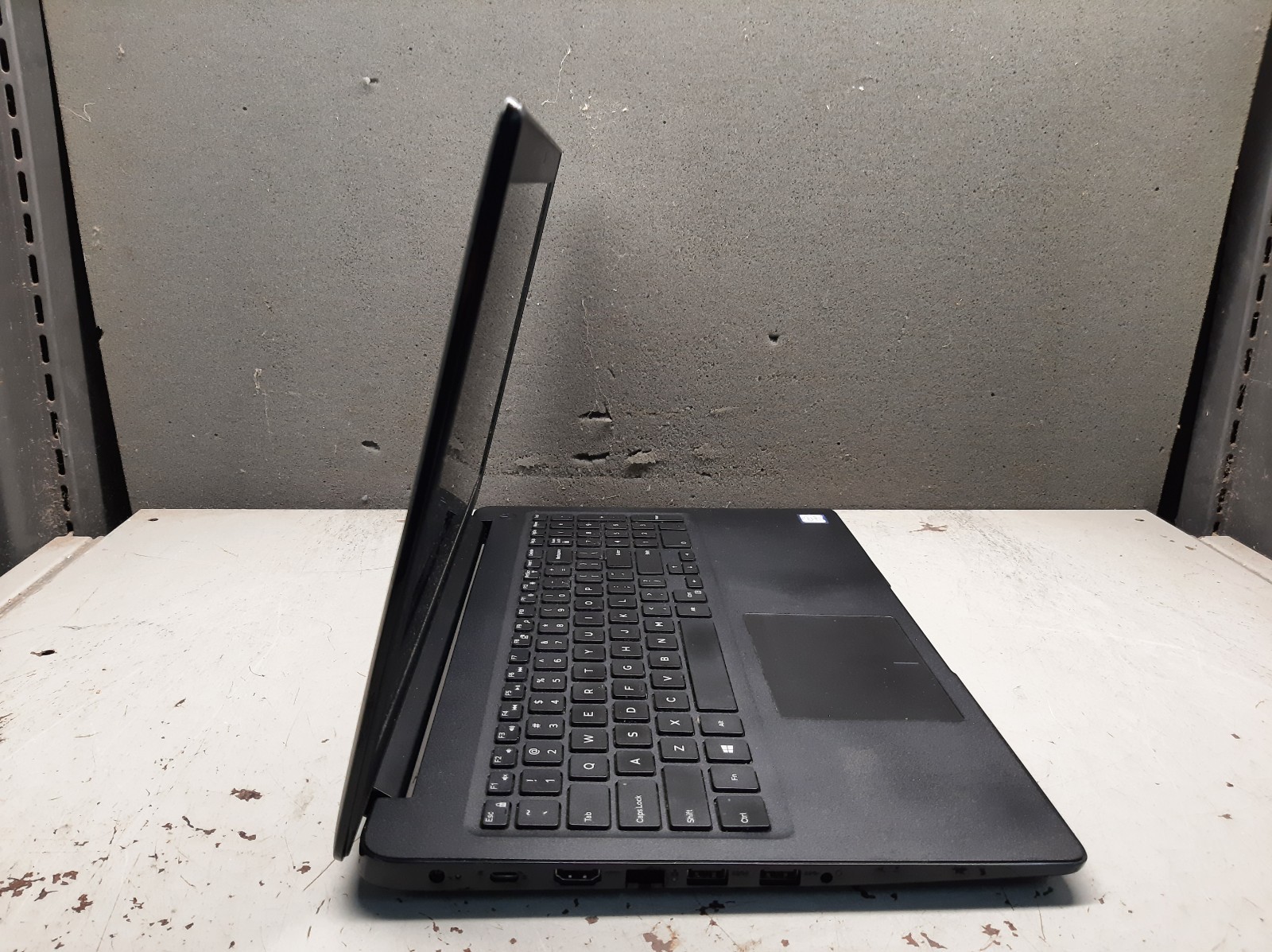 Dell Latitude 3500 15.6″ i7-8565u 8GB RAM No SSD No OS