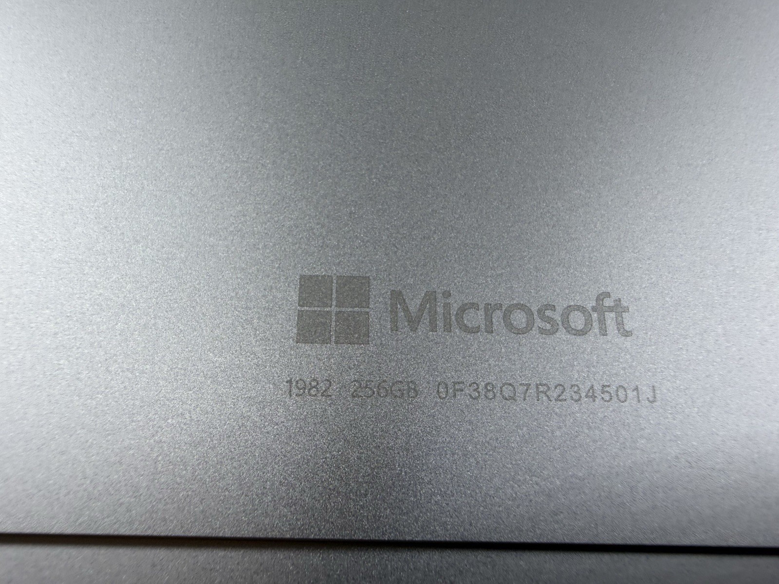 Microsoft Surface Pro 8 (1982) i5-1145G7 – 16GB RAM – 256GB 120Hz – Win 11 Pro
